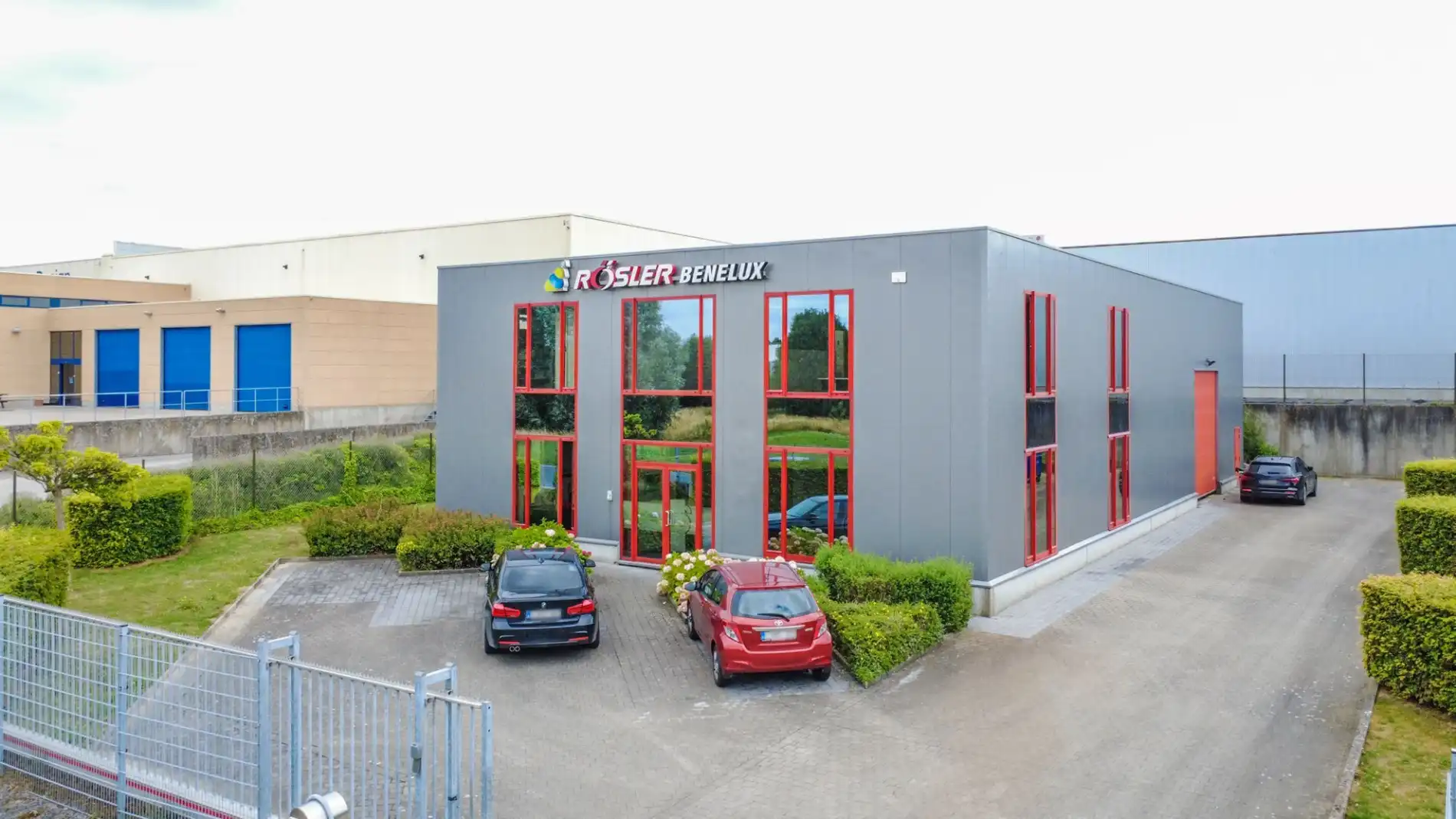 RUIM & COMM TOP GELEGEN INDUSTRIEEL GEBOUW ! foto 3