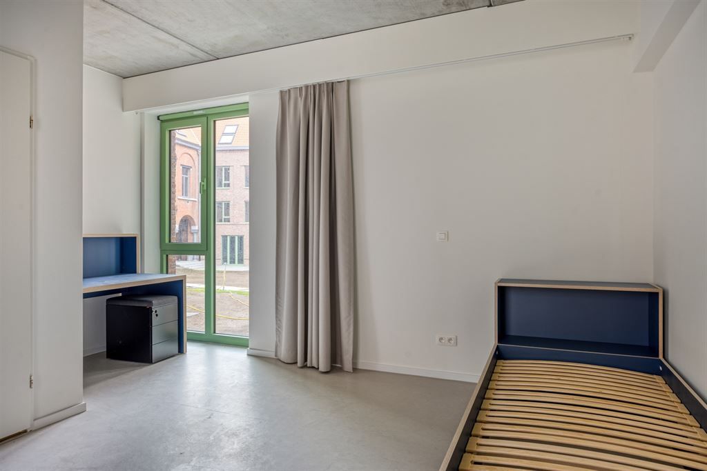 Ruime en moderne studentenkamer in nieuwe studentenresidentie foto 2