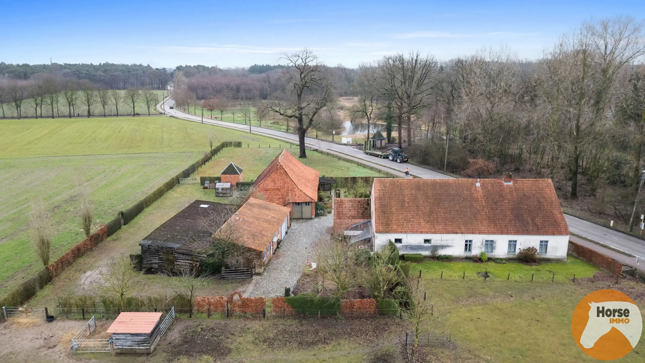 GROBBENDONK - Hoeve met prachtige Kempische schuur en weide foto 4