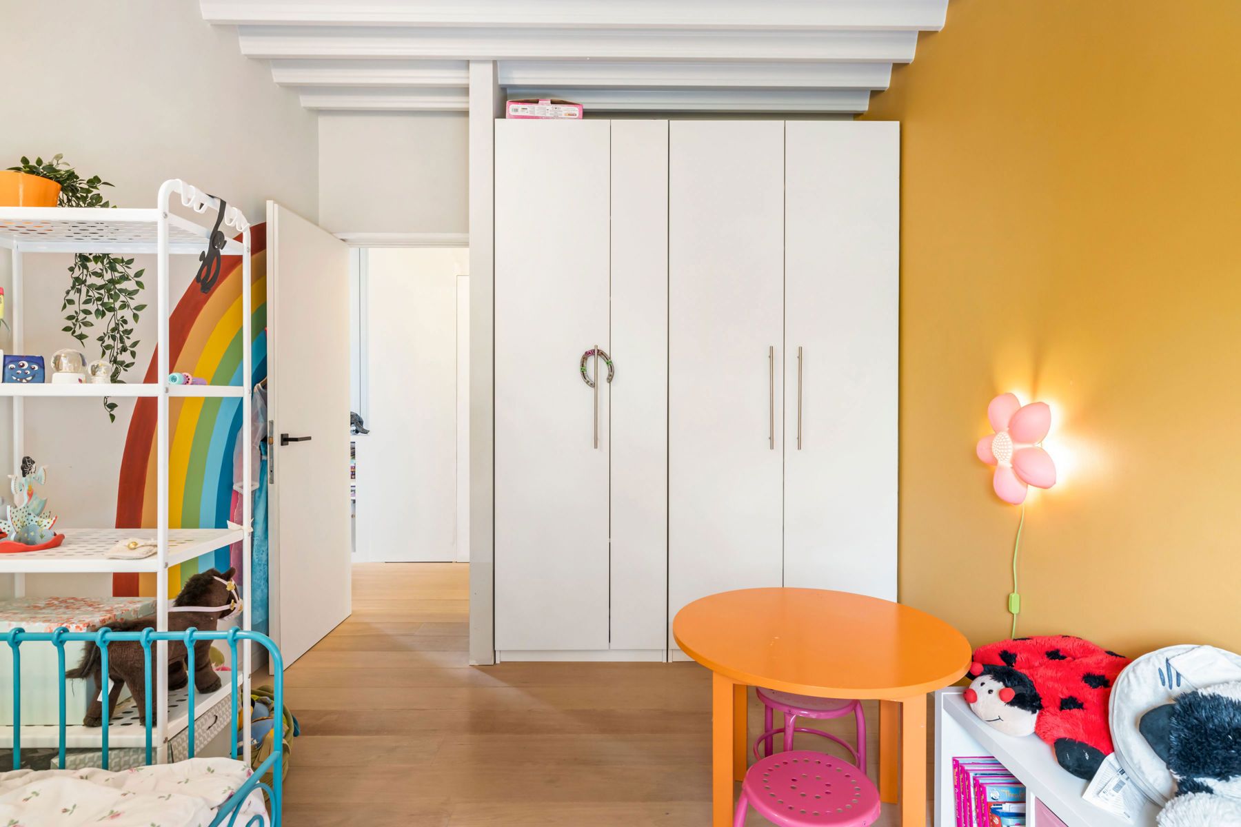 Vrijstaande villa met 4 slpk, zwembad & prachtige badkamer foto 23
