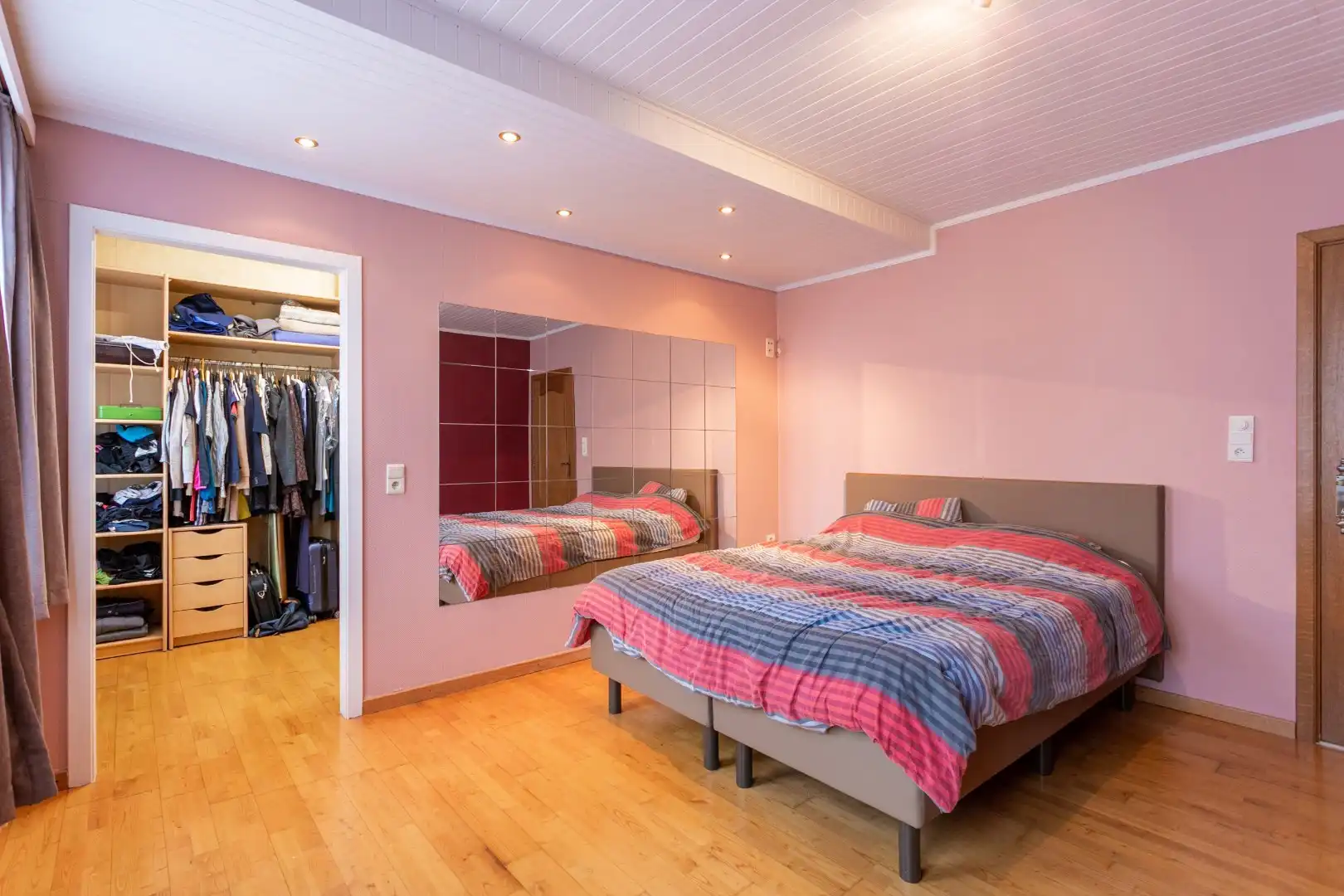 Ruime woning met naastgelegen bouwgrond en loods foto 30