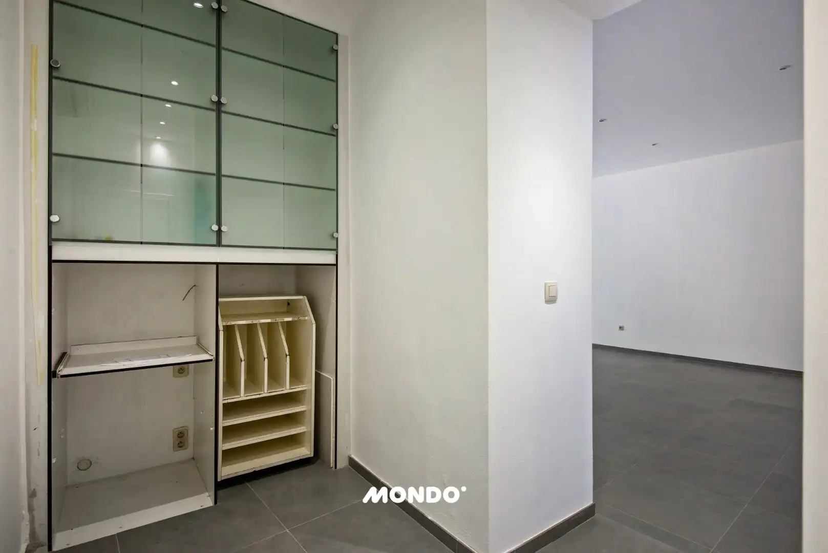 Commercieel gelegen opbrengsteigendom met handelsgelijkvloers, appartement en studio in het centrum van Willebroek! foto 6