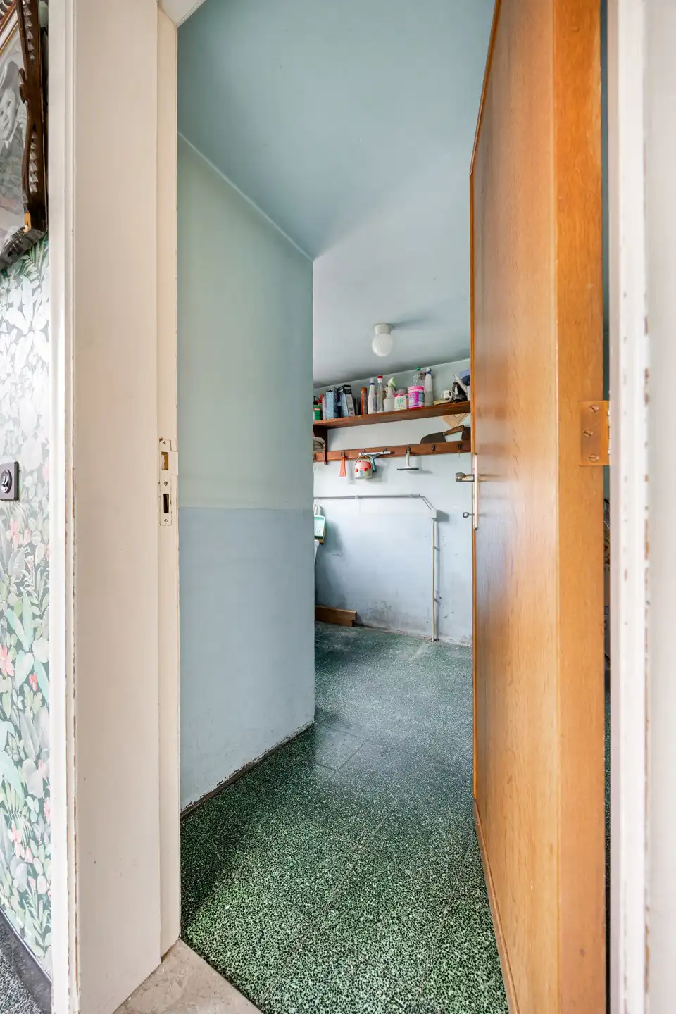 Halfopen woning met renovatiepotentieel te 's-Gravenwezel foto 17