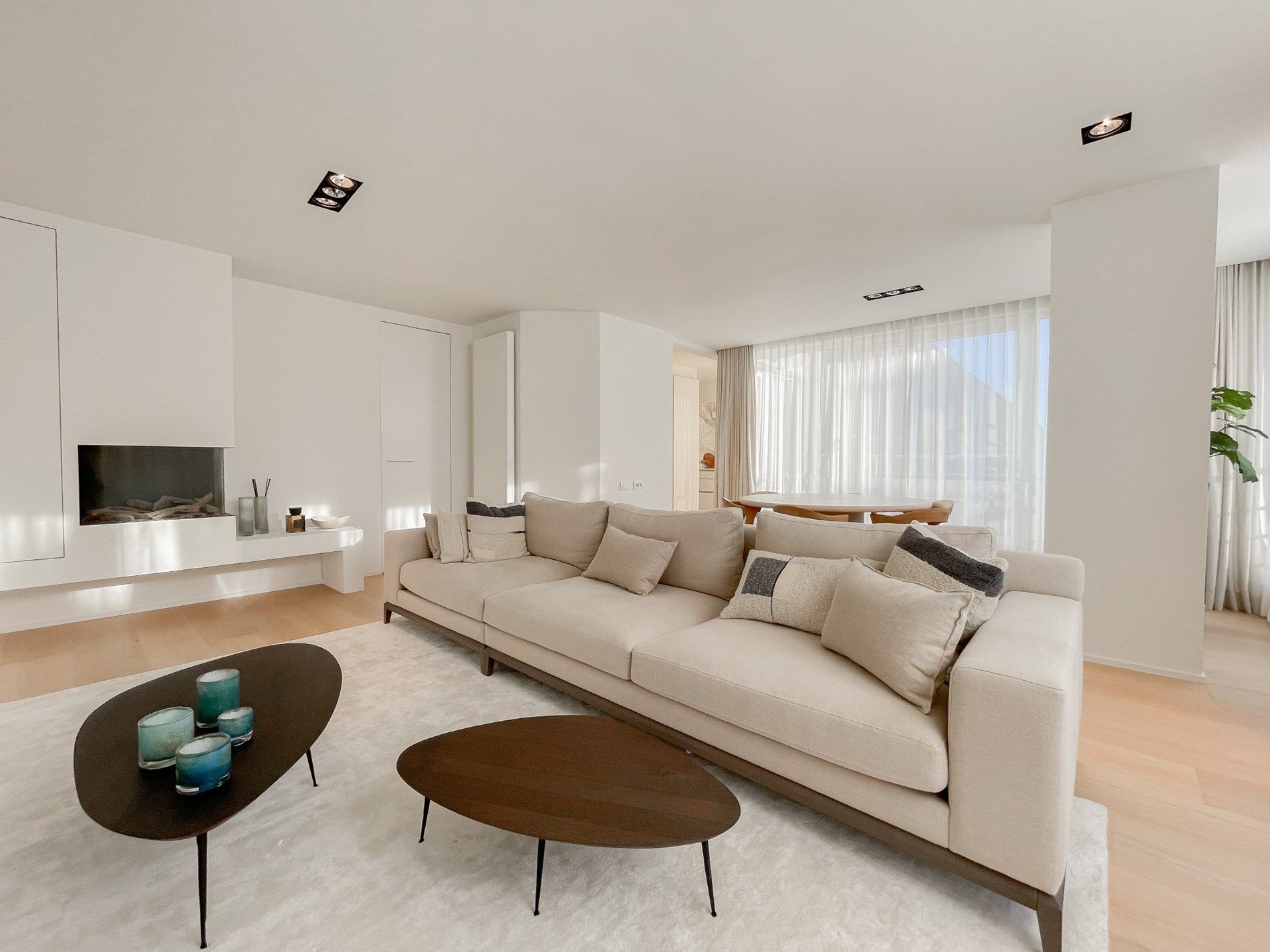 Appartement met zijdelings zeezicht en een ruim zuidwest gericht terras. foto 3