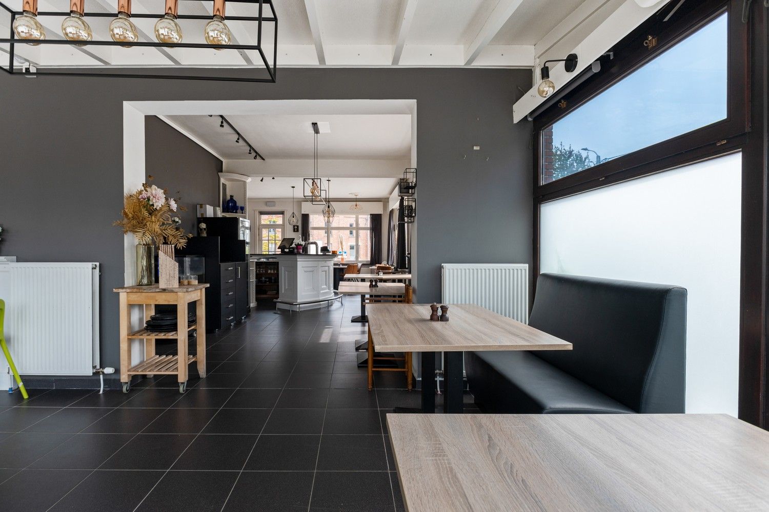 Handelspand met feestzaal en woonst op toplocatie foto 8