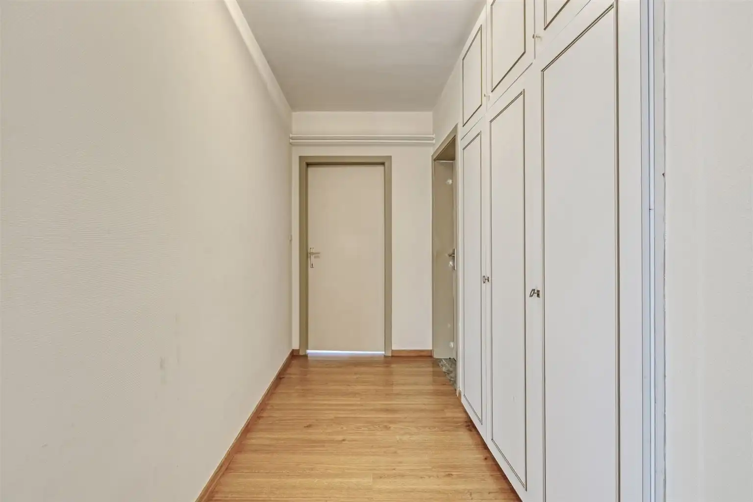 Prachtig ruim appartement met 3 slaapkamers en autostaanplaats gelegen in het hart van Maaseik.  foto 8