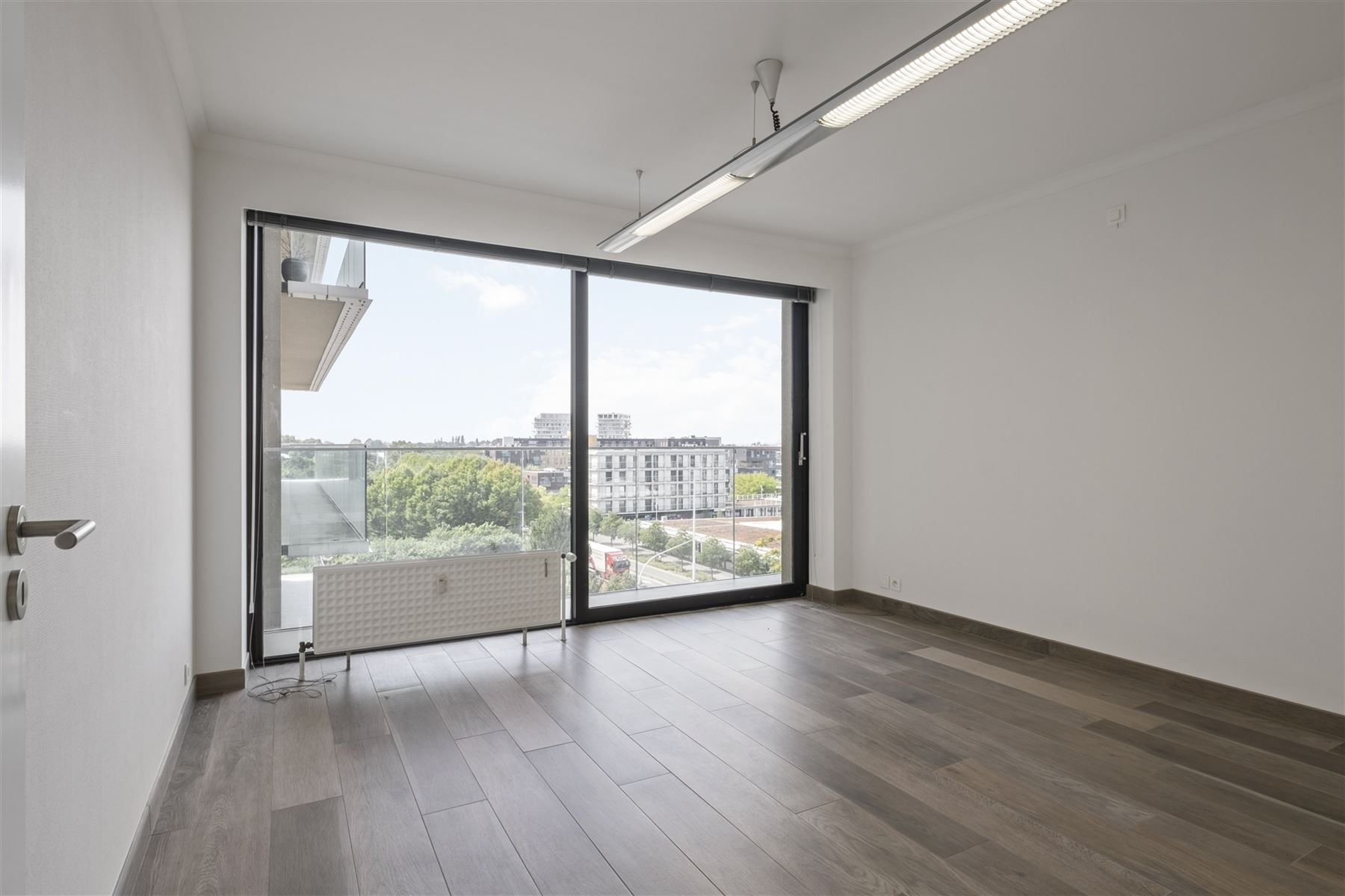 Gerenoveerd ,instapklaar appartement met garage foto 13