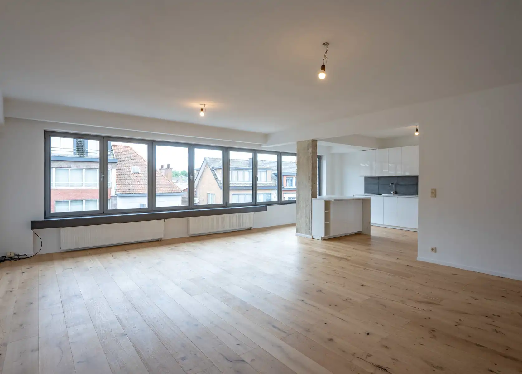 Totaal gerenoveerde duplex met 5 slaapkamers en 2 badkamers  foto {{pictureIndex}}