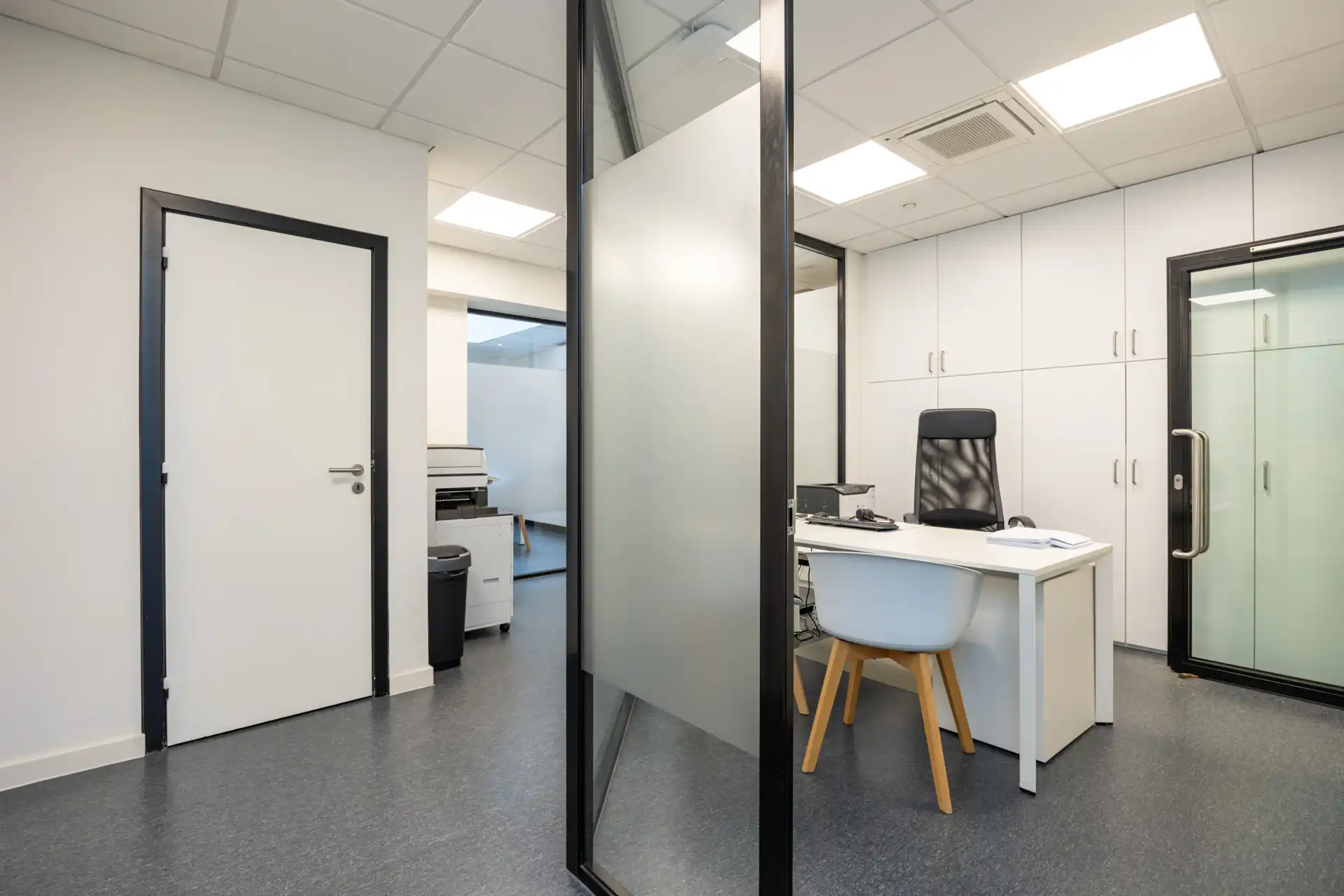 Handelshuis met duplexappartement te koop in hartje Wilrijk foto 4