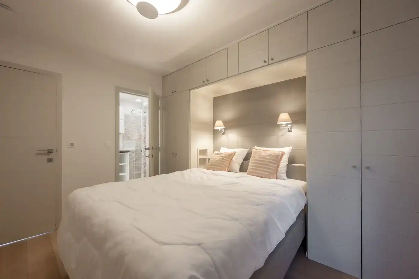 Zonnig appartement zeer centraal gelegen in het Zoute met open zicht over de villa's foto 10