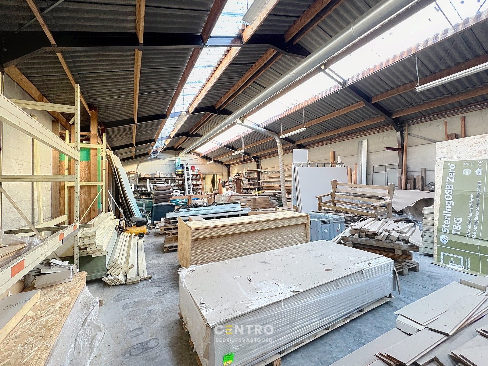 Zeldzame opportuniteit: LOODS/ATELIER 516 m² + ruime ALLEENSTAANDE woning 250 m² op rustig bedrijventerrein vlakbij Roeselare (EPC: A) ! foto 10