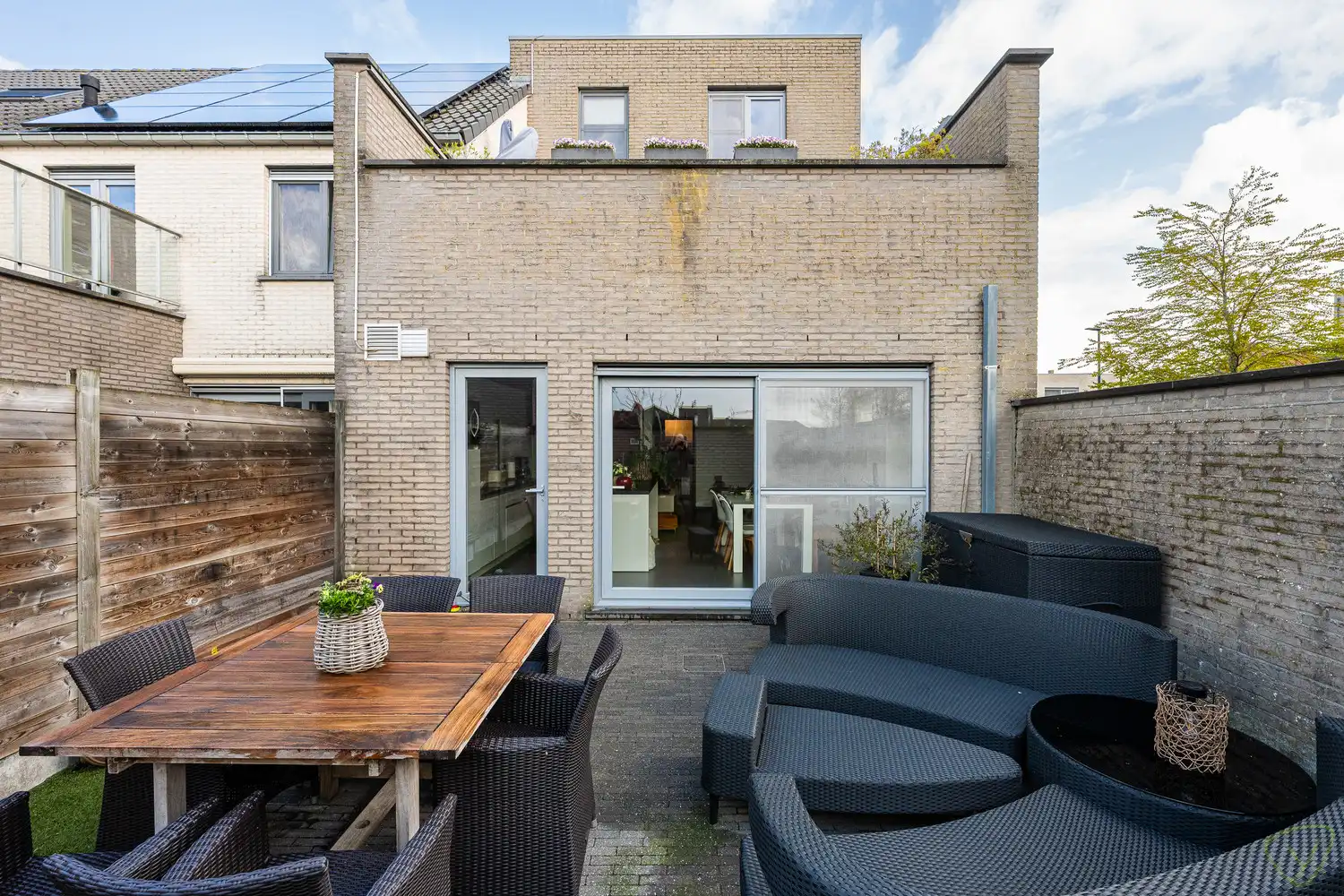 Modern en zeer goed onderhouden gelijkvloersappartement net buiten het centrum! foto 9