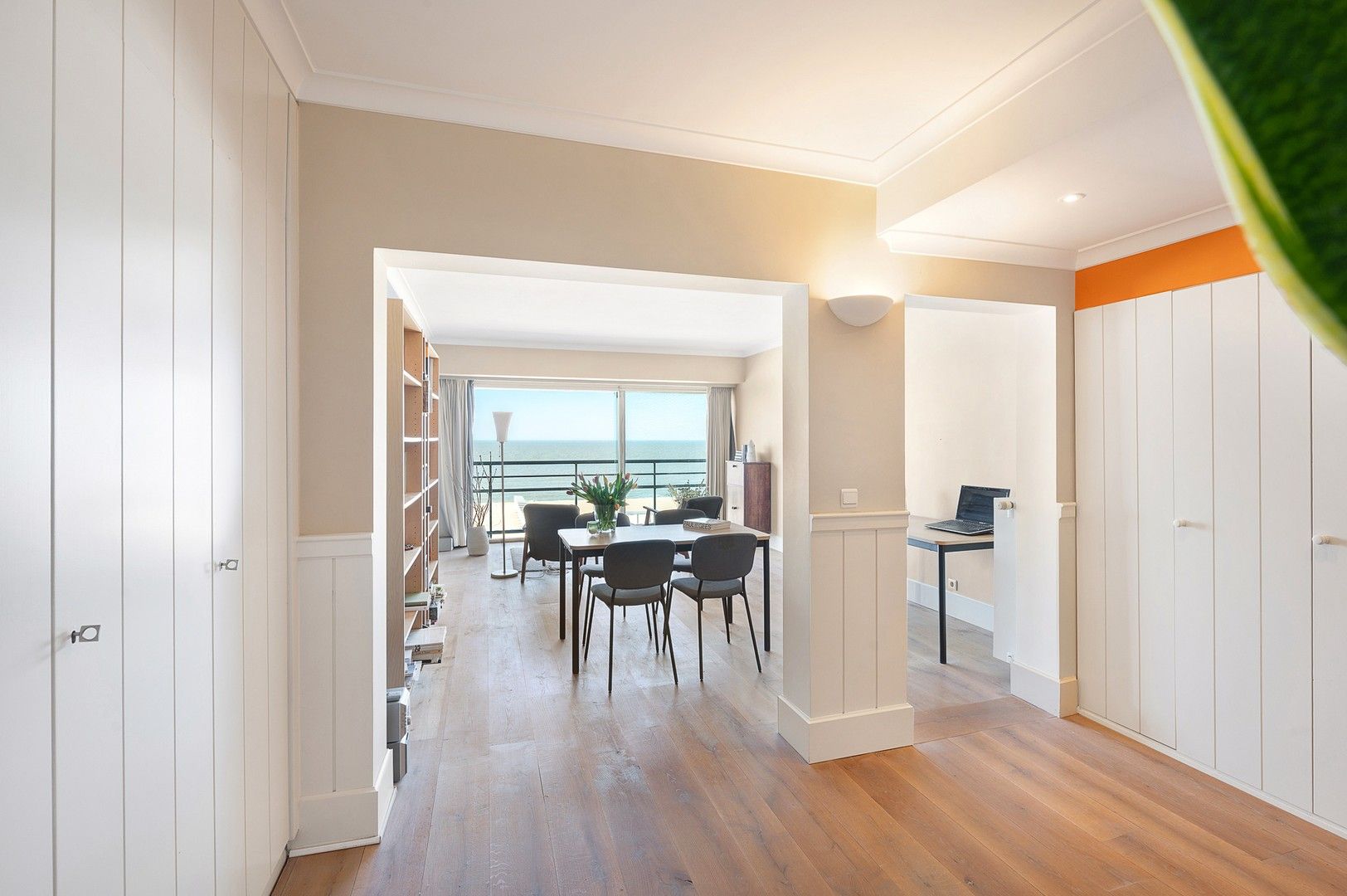 Pied-à-terre met frontaal zeezicht ideaal gelegen in het Zoute. foto 3