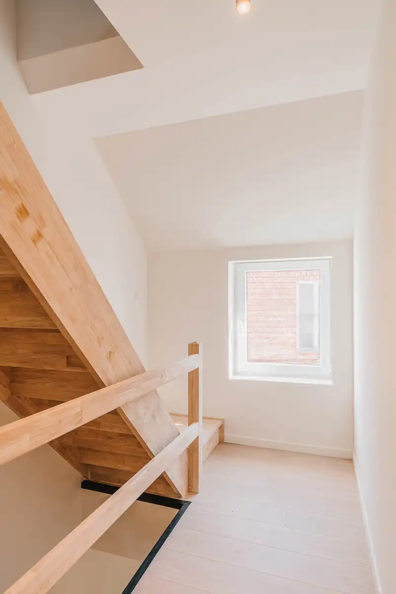 Recent gerenoveerde woning met grote loods foto 15