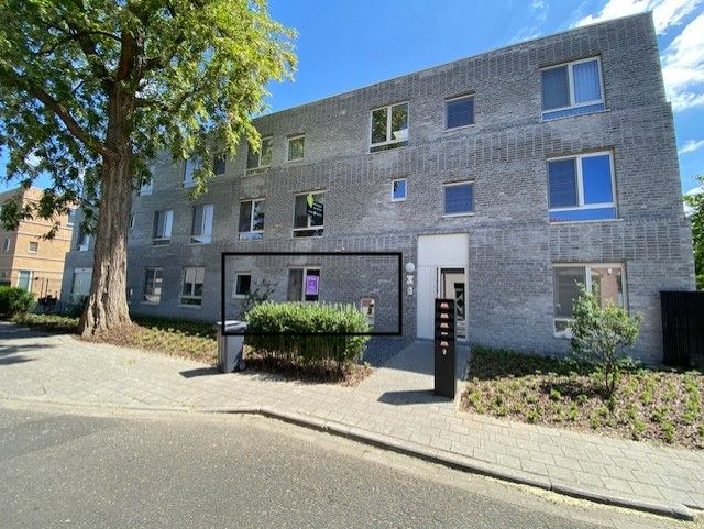 Instapklaar gelijkvloers 3 slpka appartement met tuin, terras, autostaanplaats centrum Geel foto {{pictureIndex}}