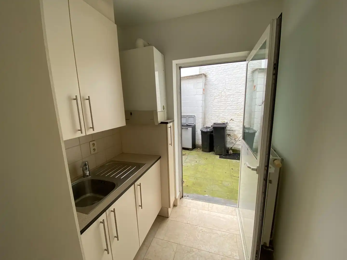 Zeer gunstig gelegen winkel-/praktijk- of kantoorruimte foto 5