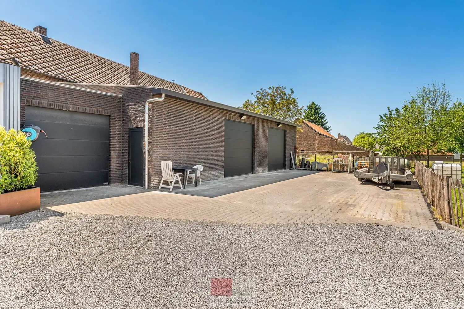 Prachtig authentiek herenhuis met ruime loods en garage in de Voerstreek! foto 57