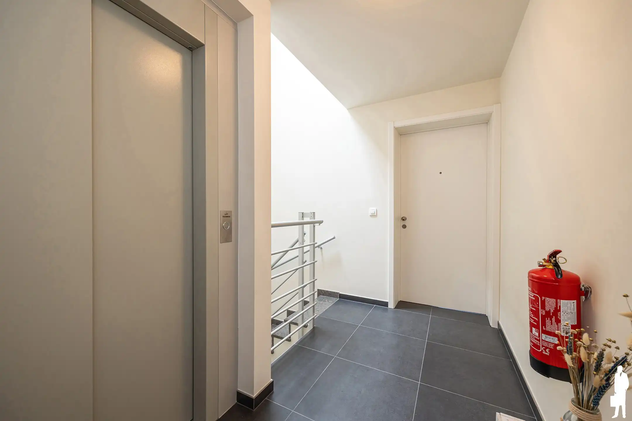 Luxueuze duplex met 2 slpk, dressing, 2 badk en carport foto 22