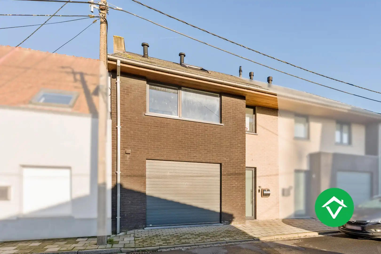 Instapklare nieuwbouwwoning met 5 slaapkamers en zonneterrassen op topligging in Eernegem foto {{pictureIndex}}