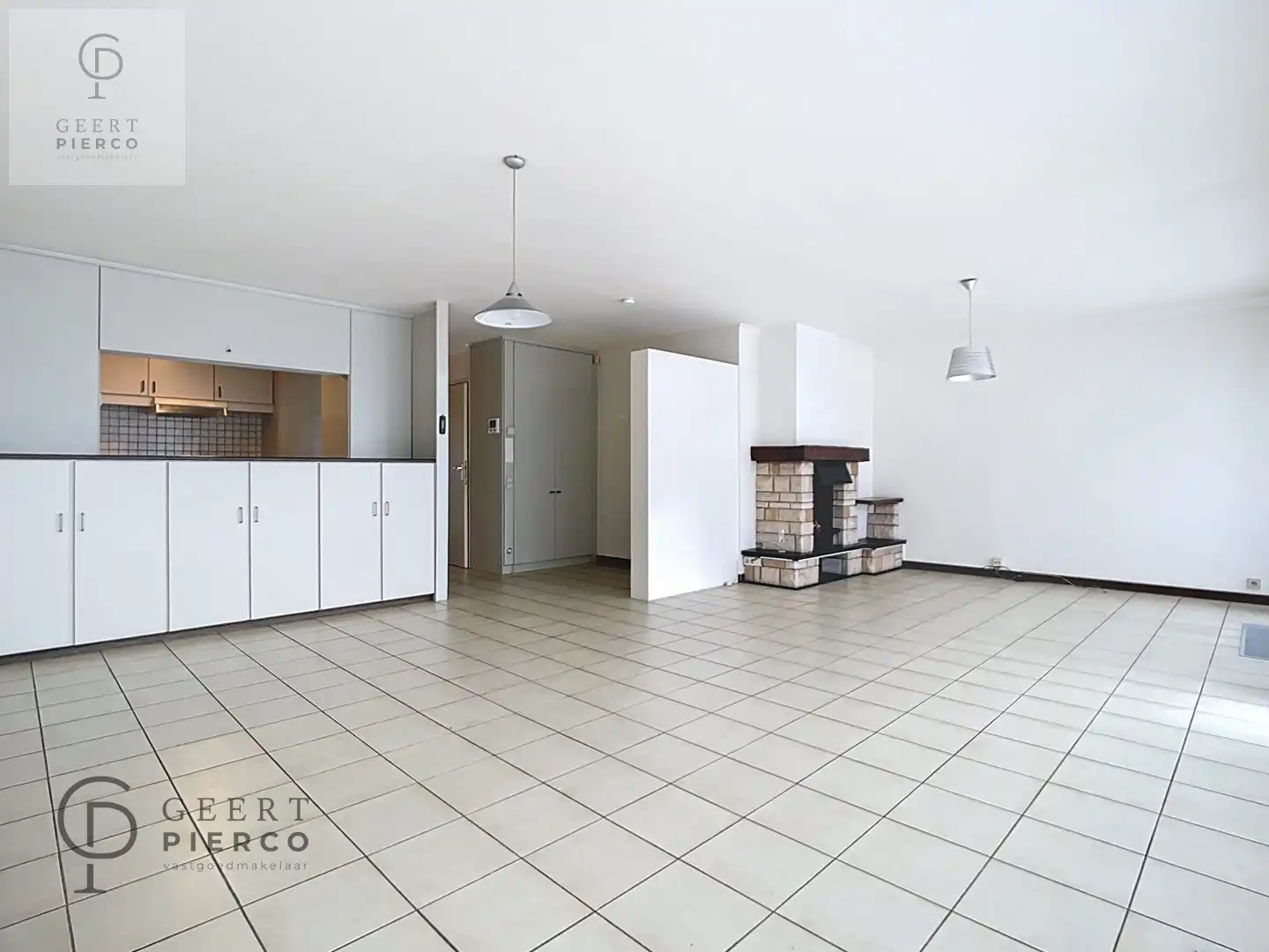 Zeer ruim appartement op de tweede verdieping met ondergrondse parkeerruimte foto 3