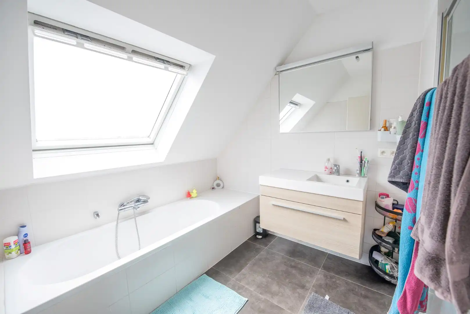 Ruim dakappartement met 2 ruime zonneterrassen te huur in Zulte foto 6