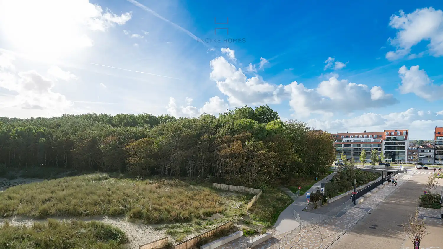 Instapklaar appartement met open zicht over het Dir. Gen. Willemspark en de Zee foto 3