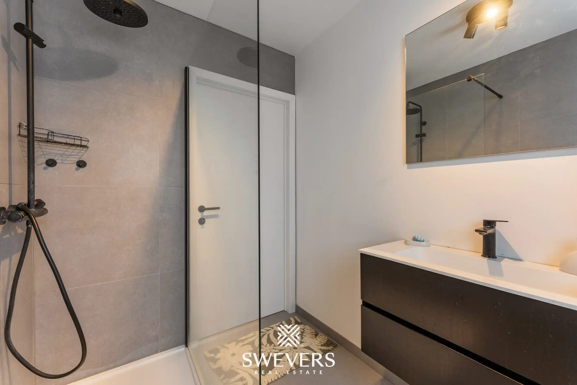 Gerenoveerd 2-slaapkamerappartement met ZW-terras vlak bij Hasselt centrum foto 21