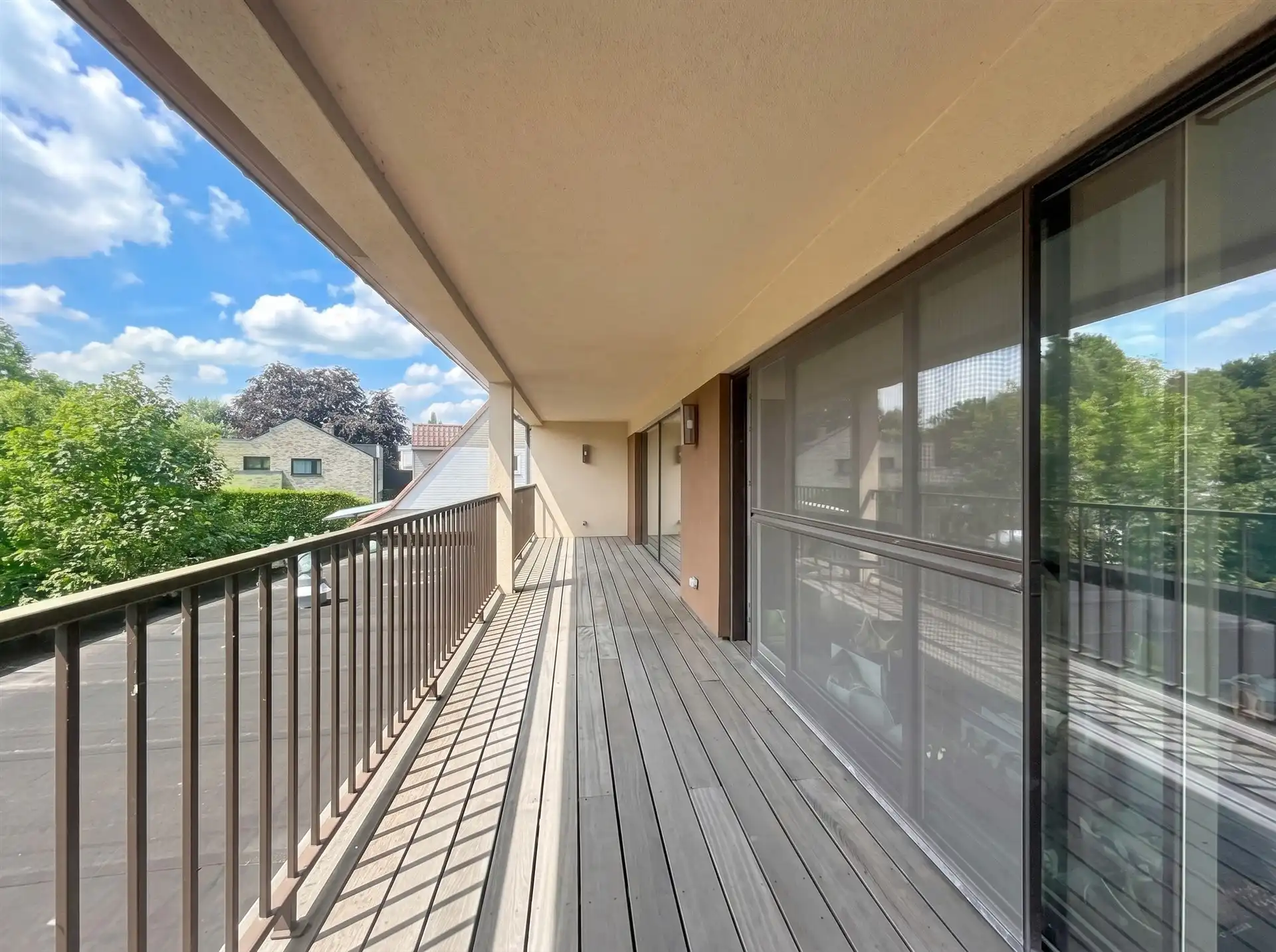 3 slaapkamer appartement met ruim terras en 2 autostaanplaatsen foto 7