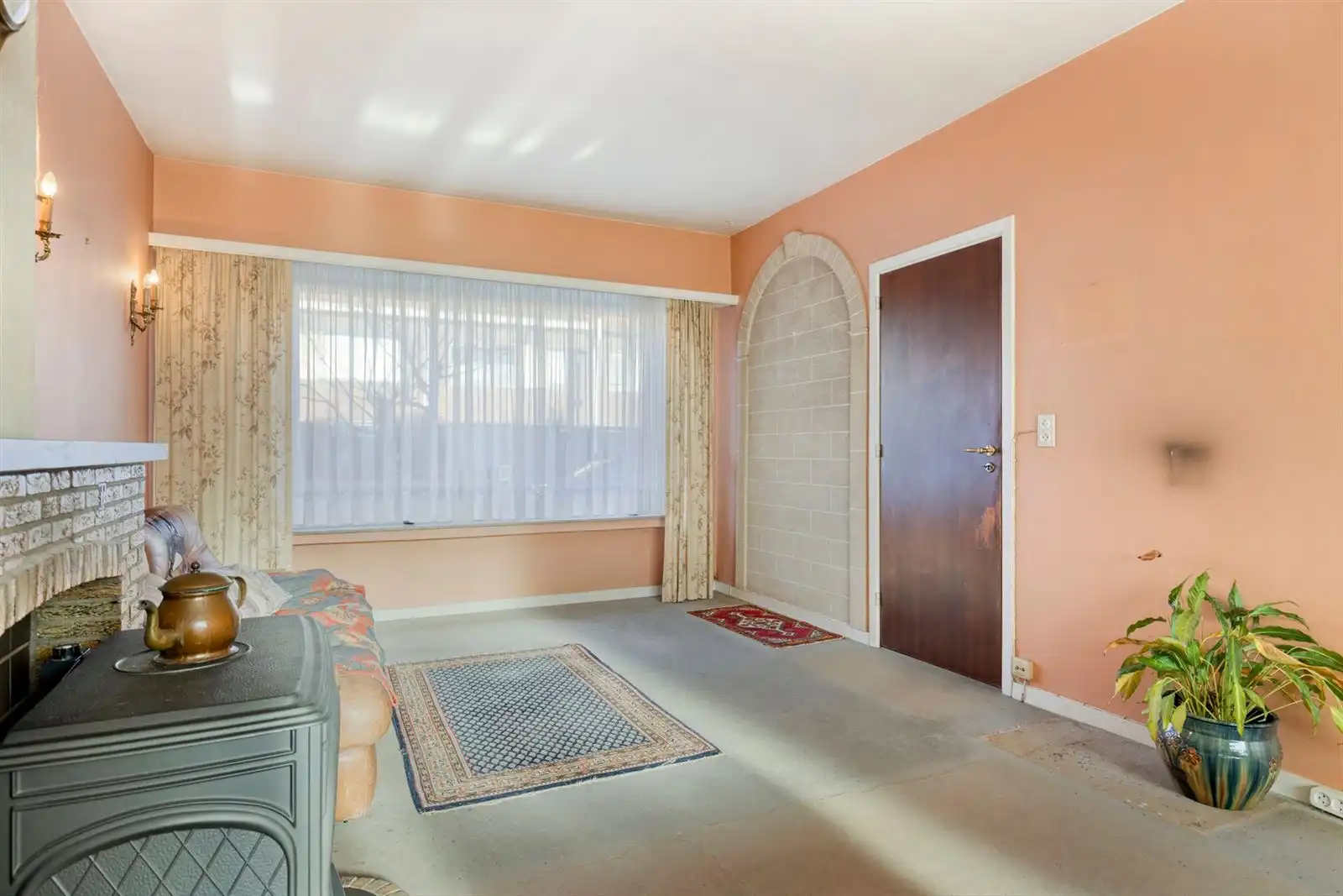 Woning in rusige woonwijk met aparte garage foto 9