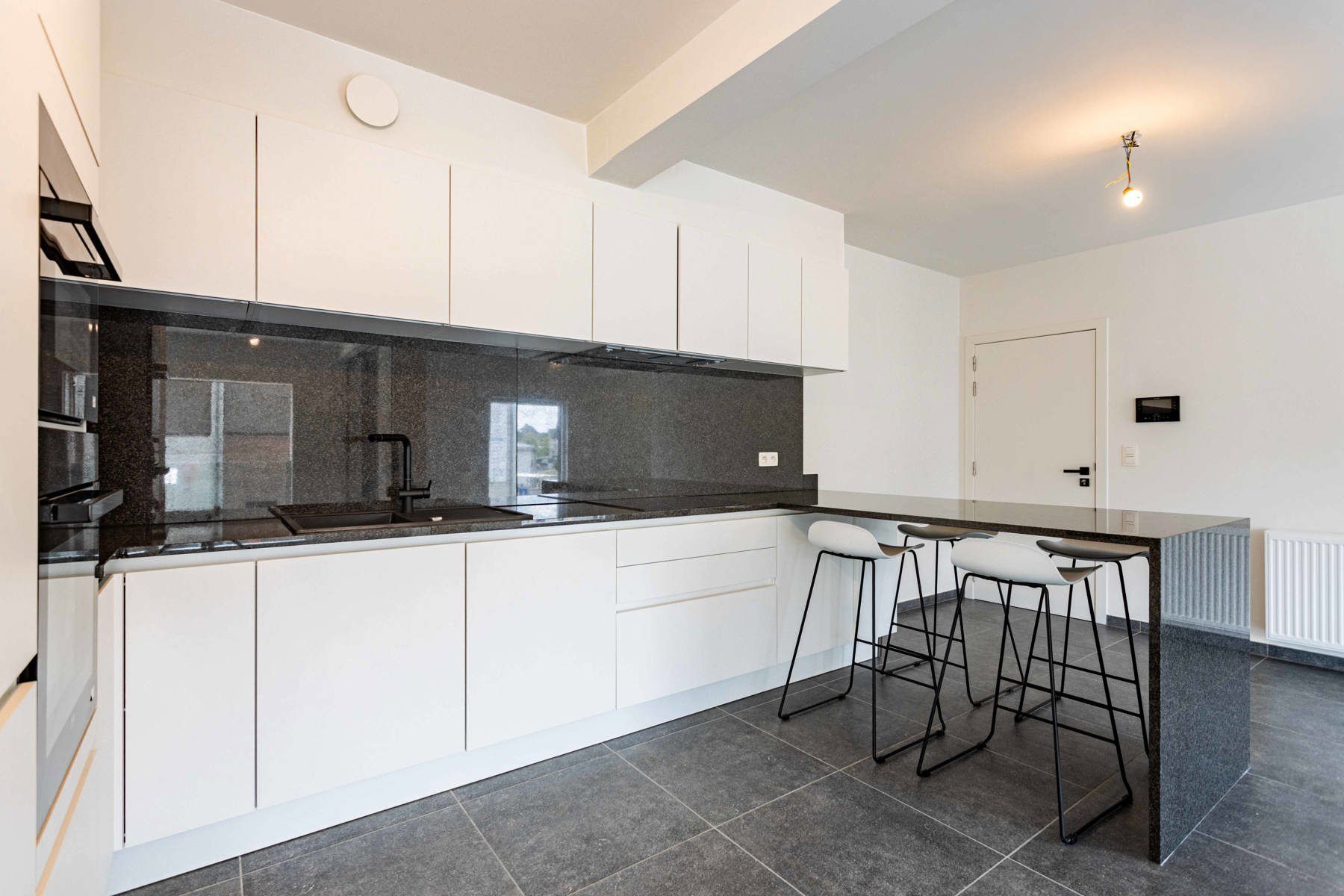Erg ruim appartement met groot terras! foto 7
