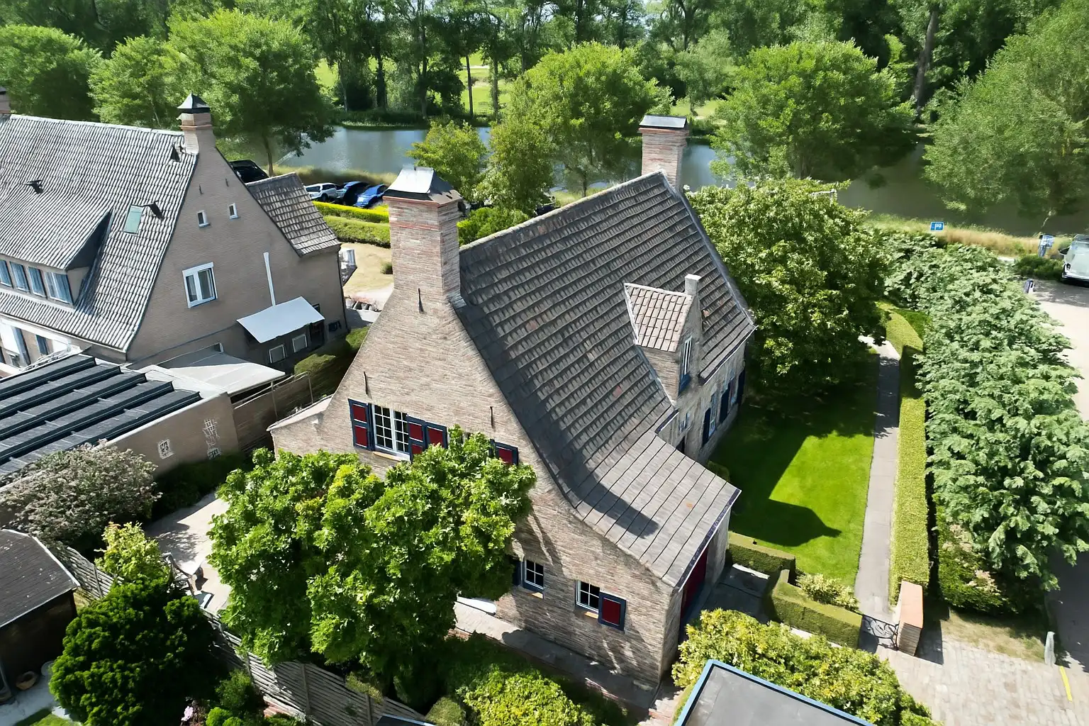 Sluisse Villa aan het water : Onder architectuur gebouwd, wonen aan de Damse Vaart foto 5