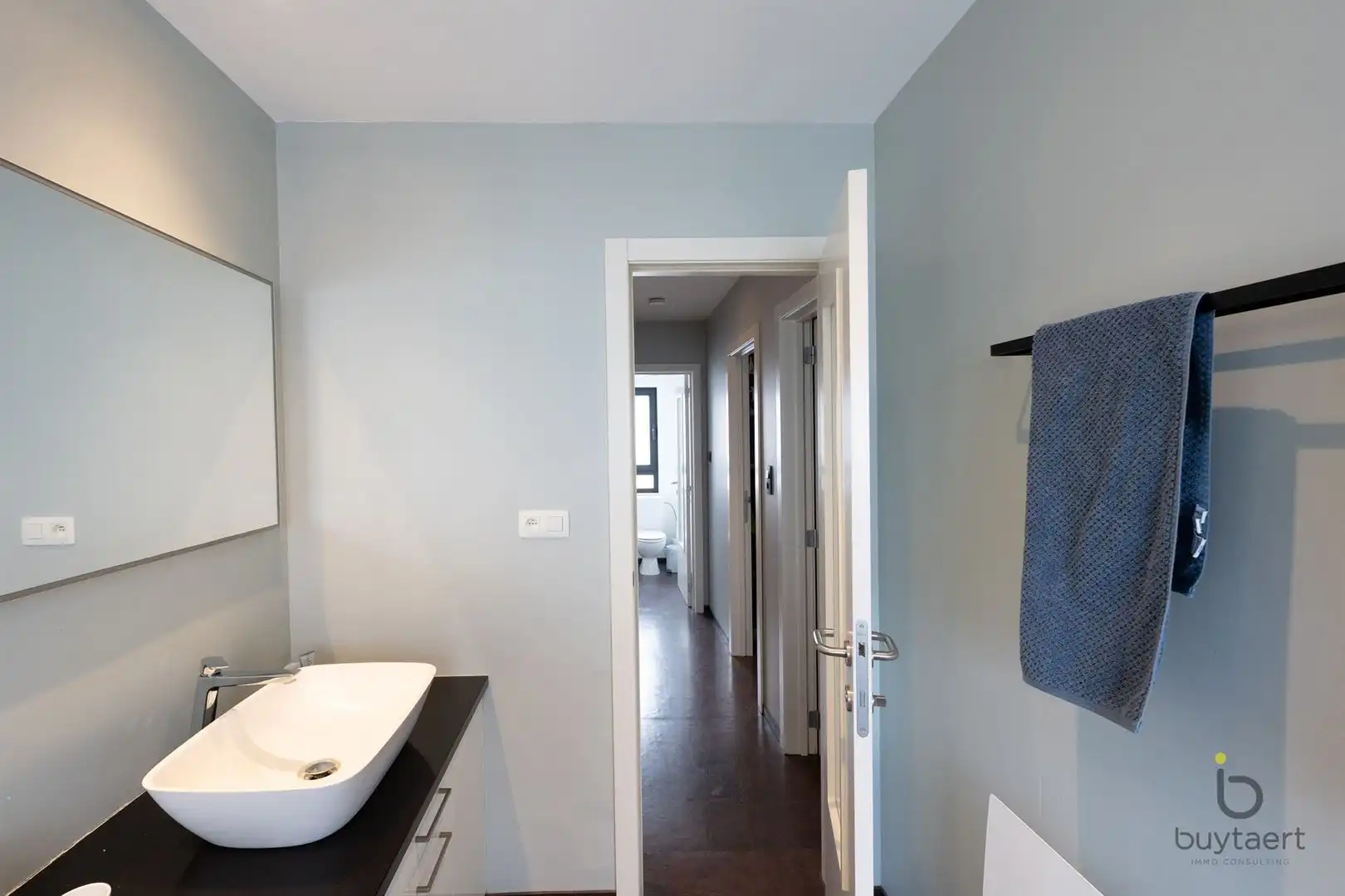INSTAPKLARE CENTRAAL GELEGEN RIJWONING MET DRIE SLAAPKAMERS EN GEZELLIG TUINTJE! foto 20