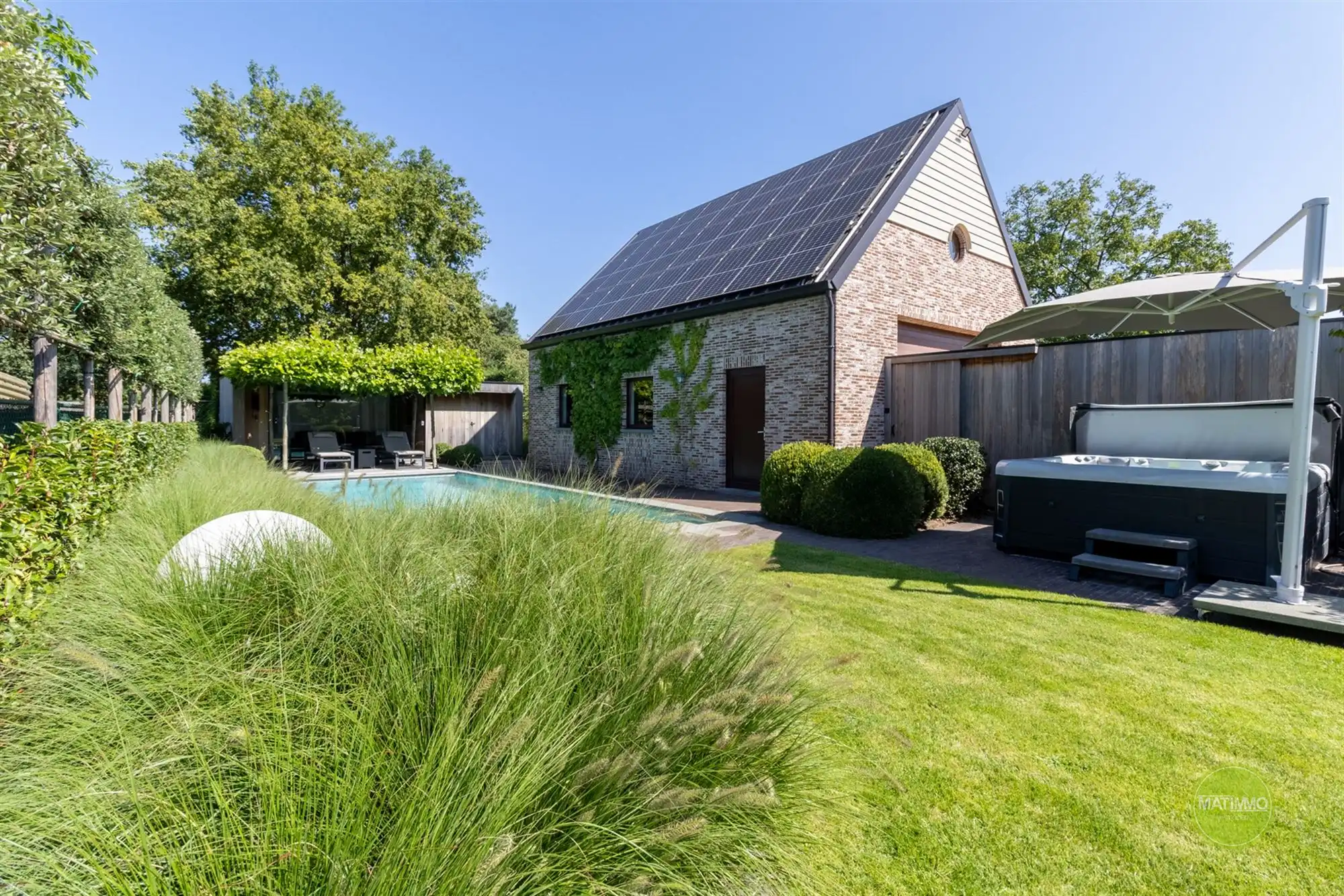 Instapklare gezinswoning met magazijn, zwembad en poolhouse  foto 25