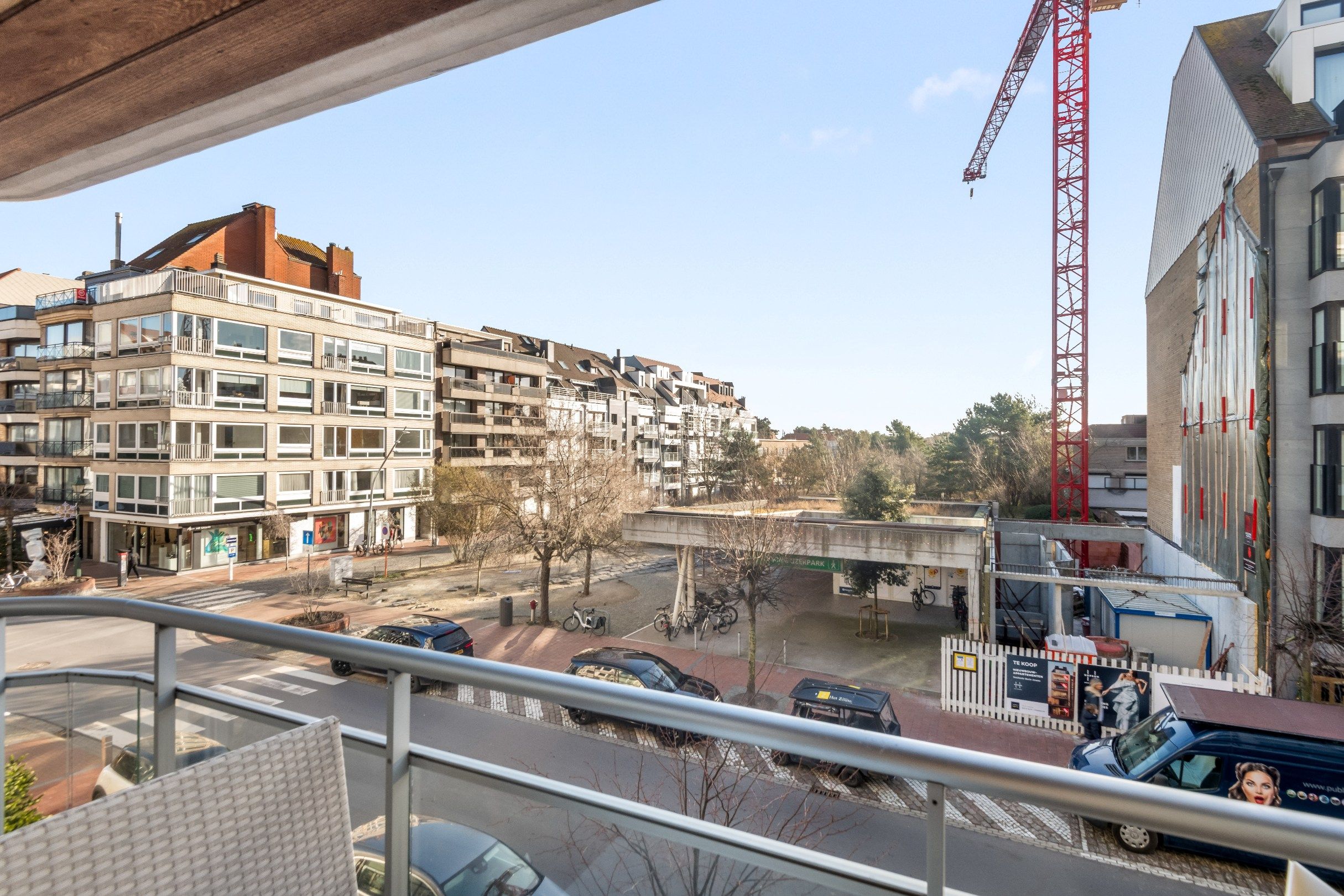 Mooi gemeubeld appartement met  zicht op het Park en de Dumortierlaan foto 3
