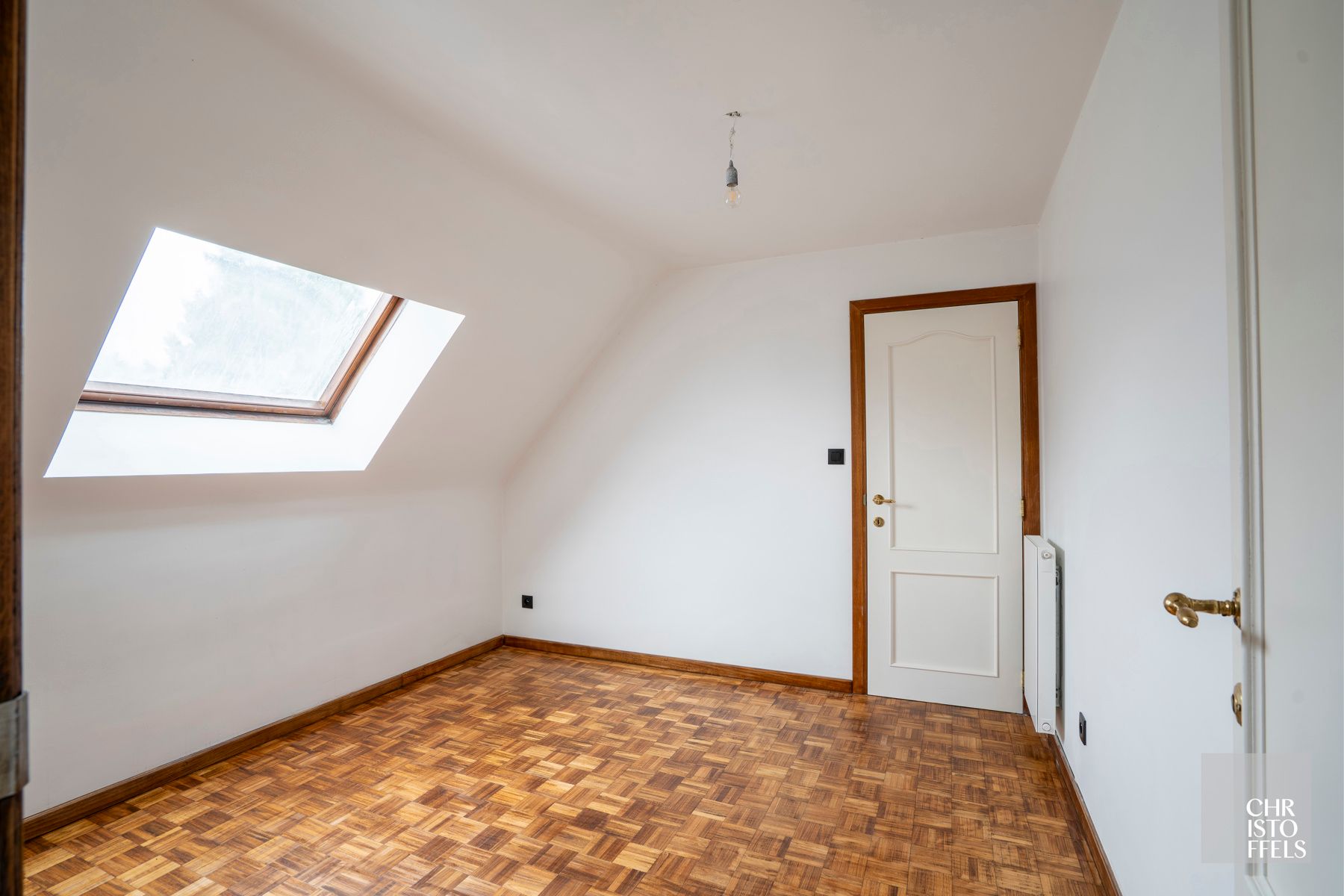 Instapklare, karaktervolle woning met eventuele praktijkruimte (229m²) te Genk!  foto 19