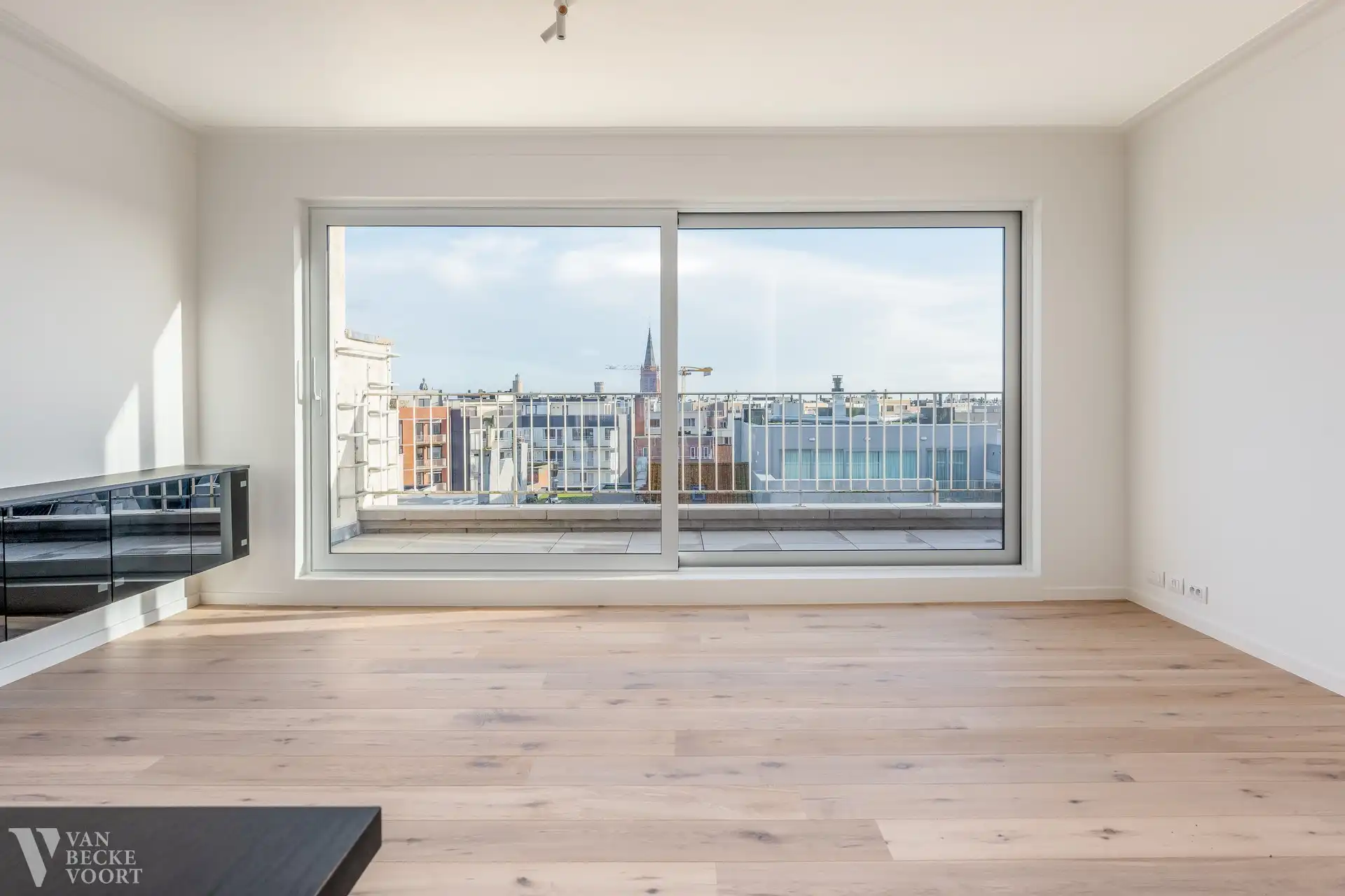 Standingvol gerenoveerde penthouse met (zee-)zicht foto 2