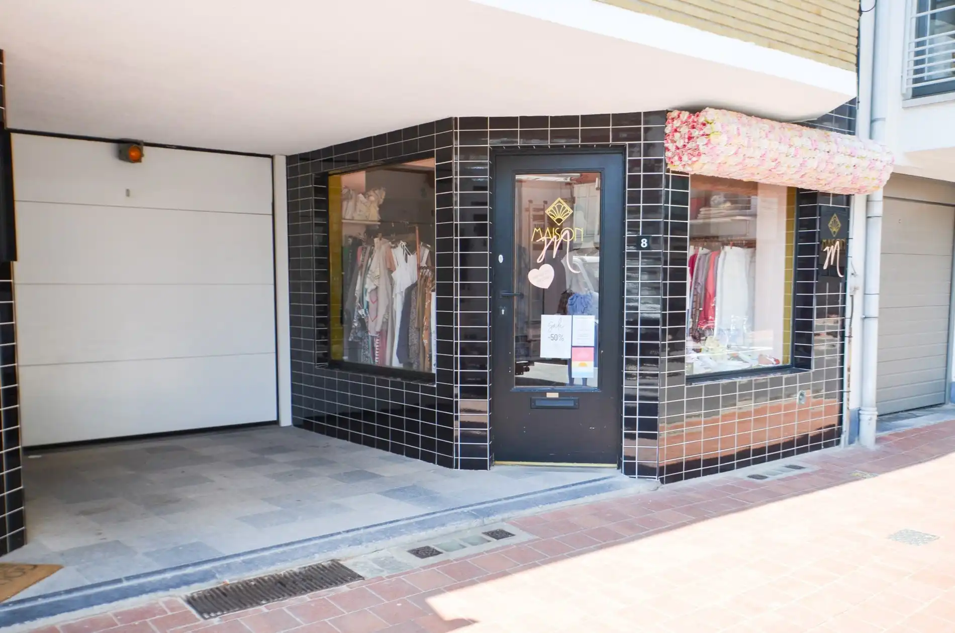 Centraal gelegen winkelruimte met uitstekende visibiliteit gelegen nabij het Driehoeksplein. foto 2