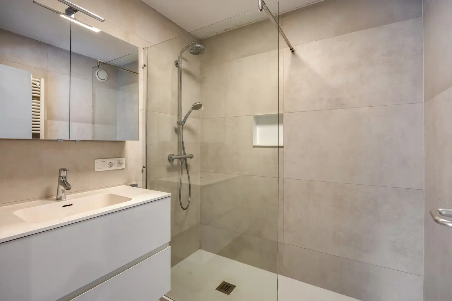 Centraal gelegen appartement met staanplaats foto 7