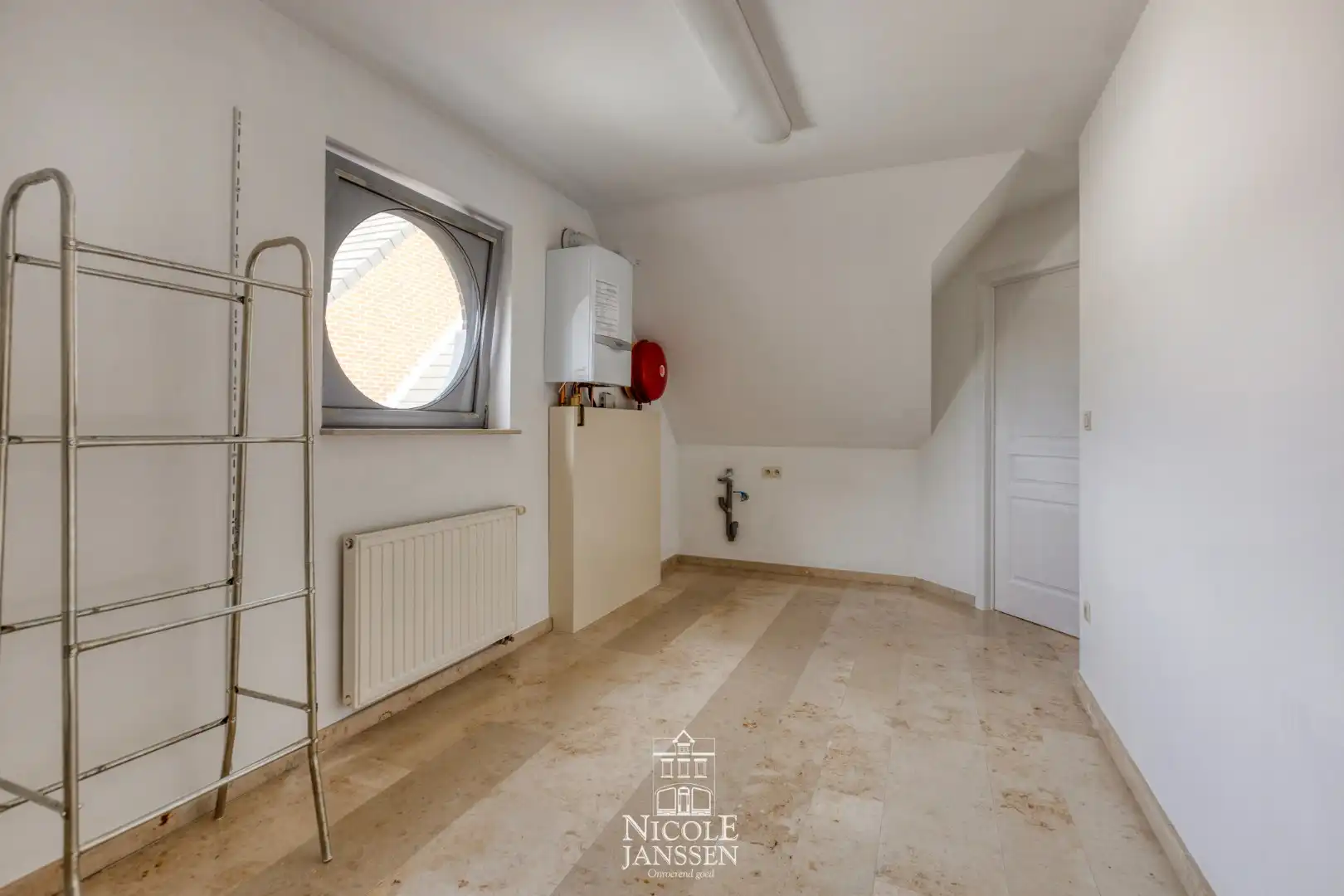 Zeer ruim appartement foto 19