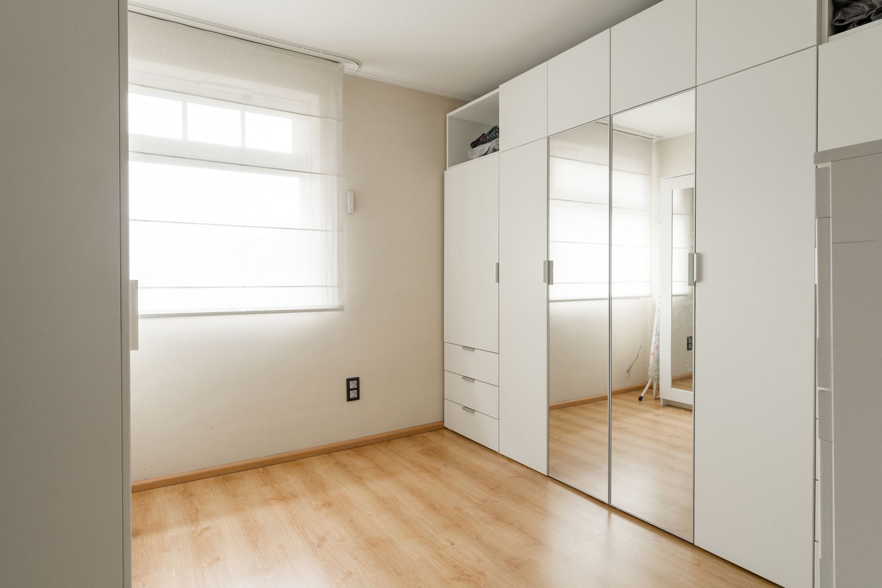 Ruime gerenoveerde woning met zwembad  foto 21