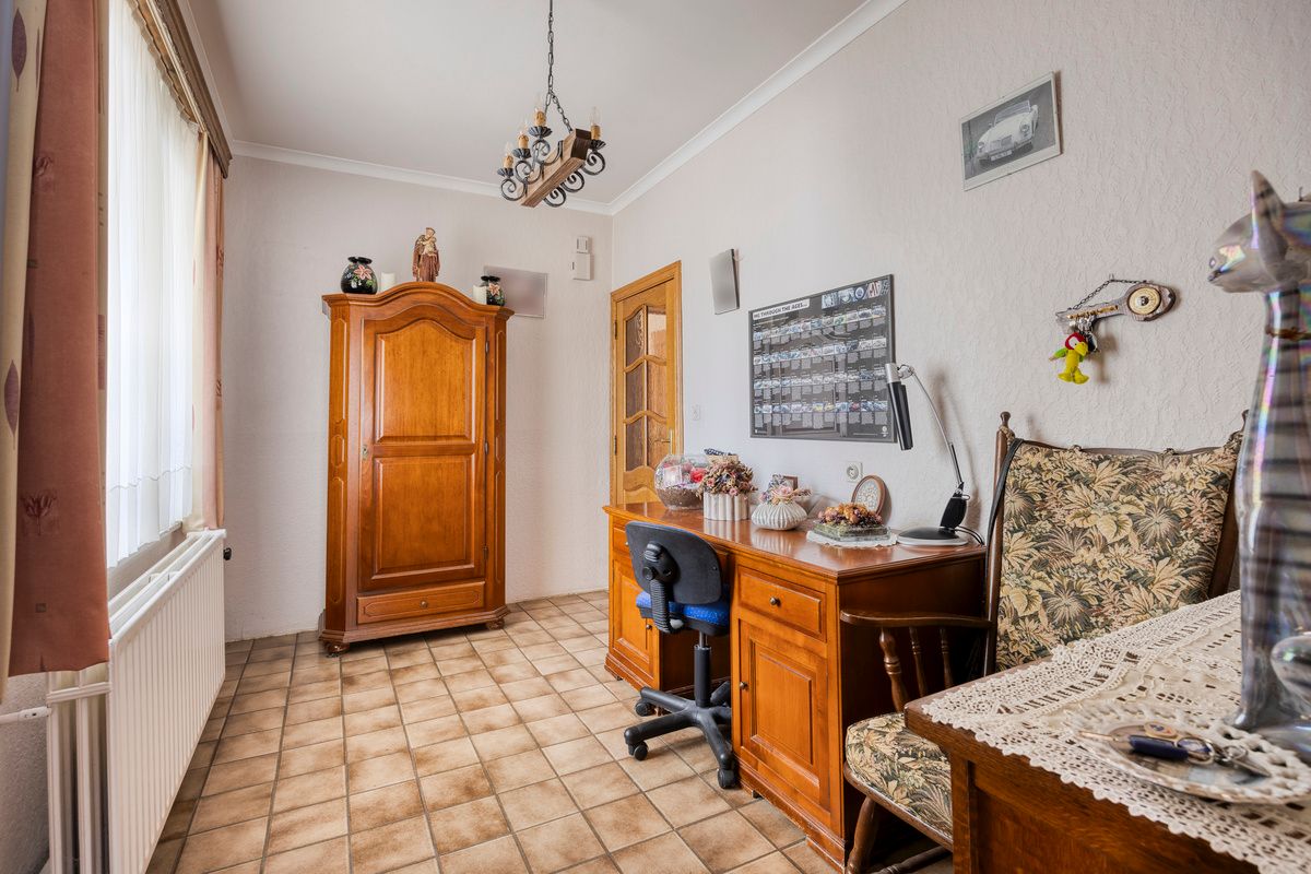 Woning met ruim perceel en bijgebouwen foto 14