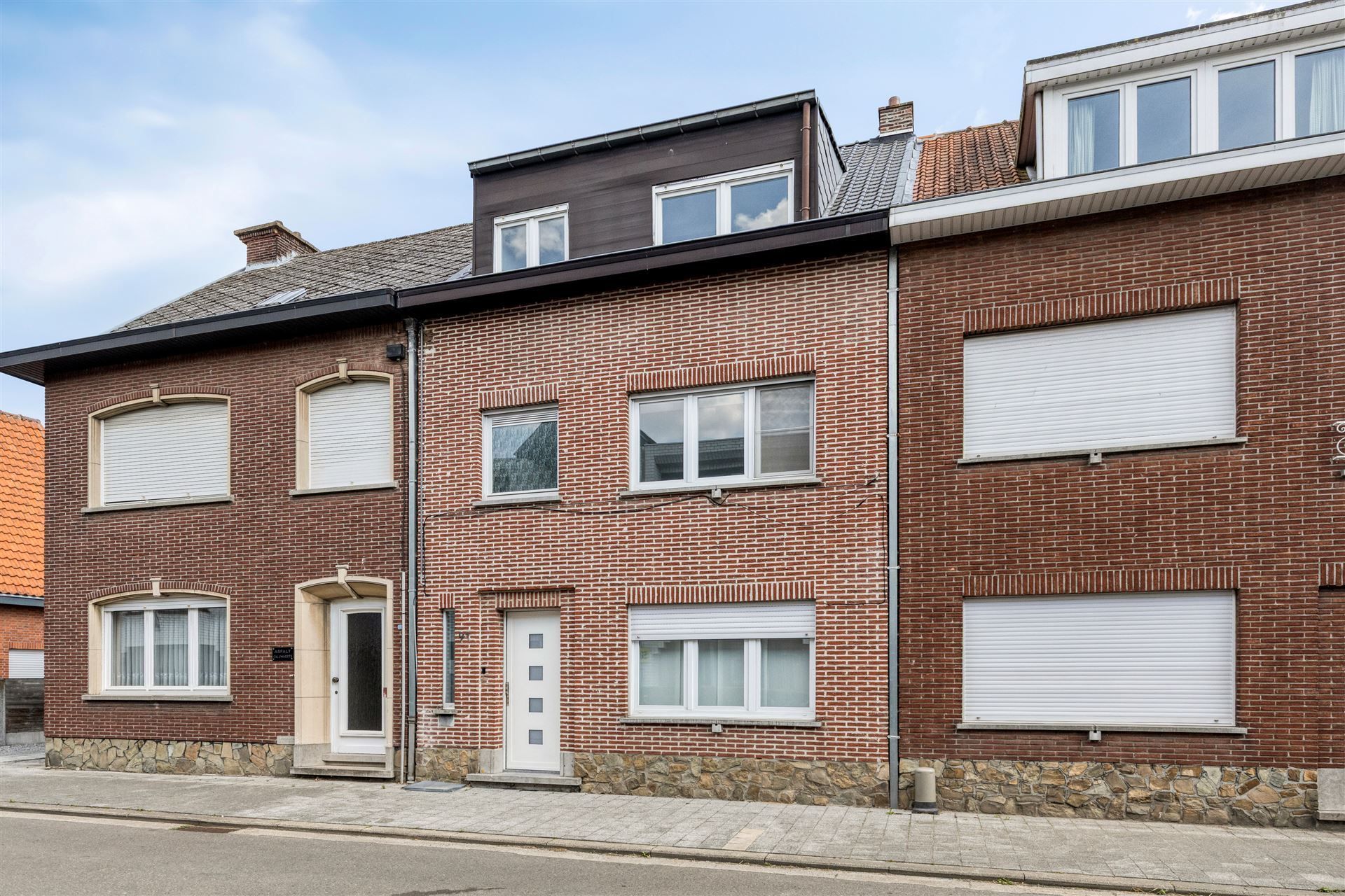 Ruime woning met 4 slaapkamers en stadstuin foto {{pictureIndex}}