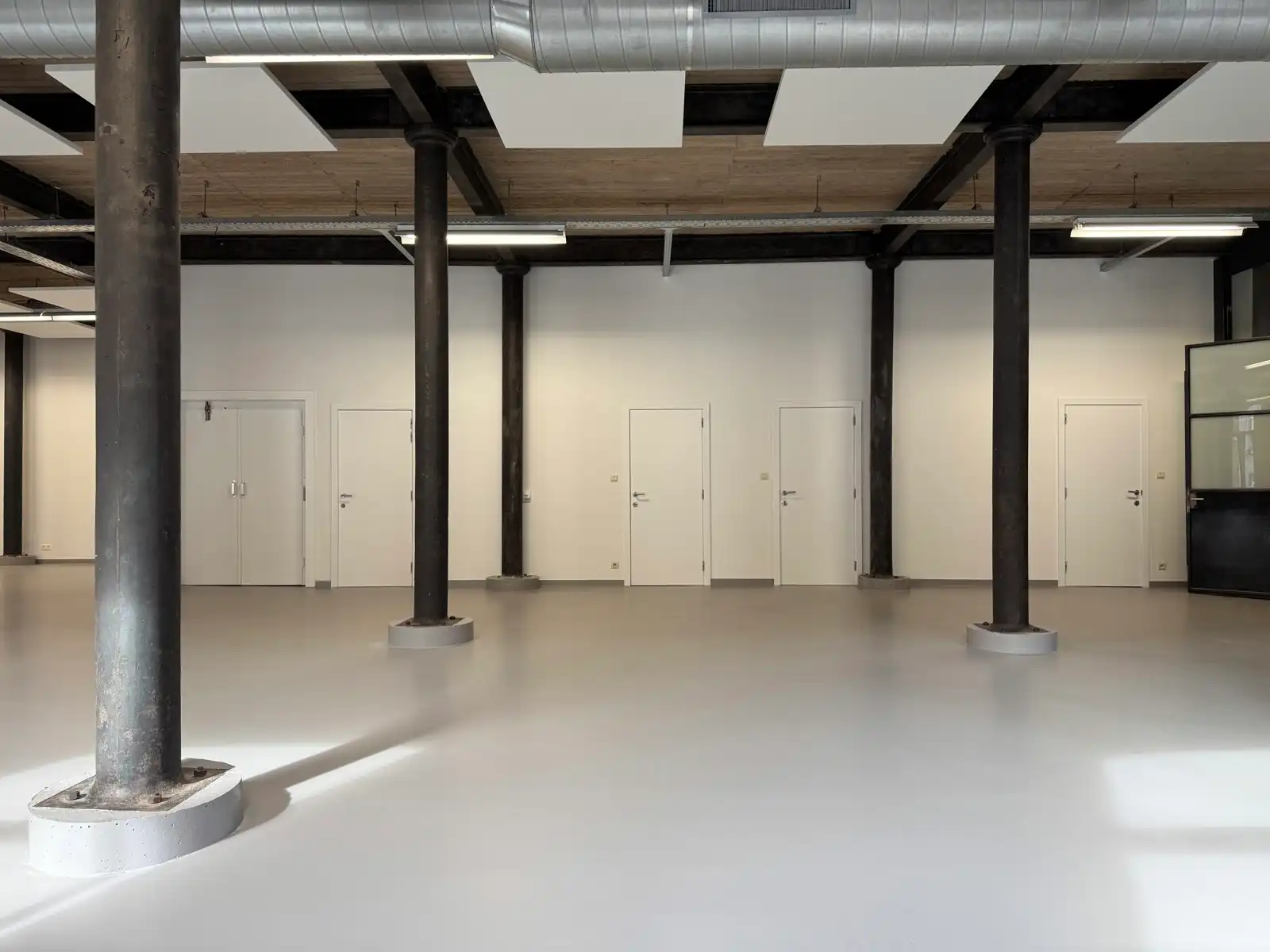 Loftkantoor (530m²) in industrieel gebouw. foto 16