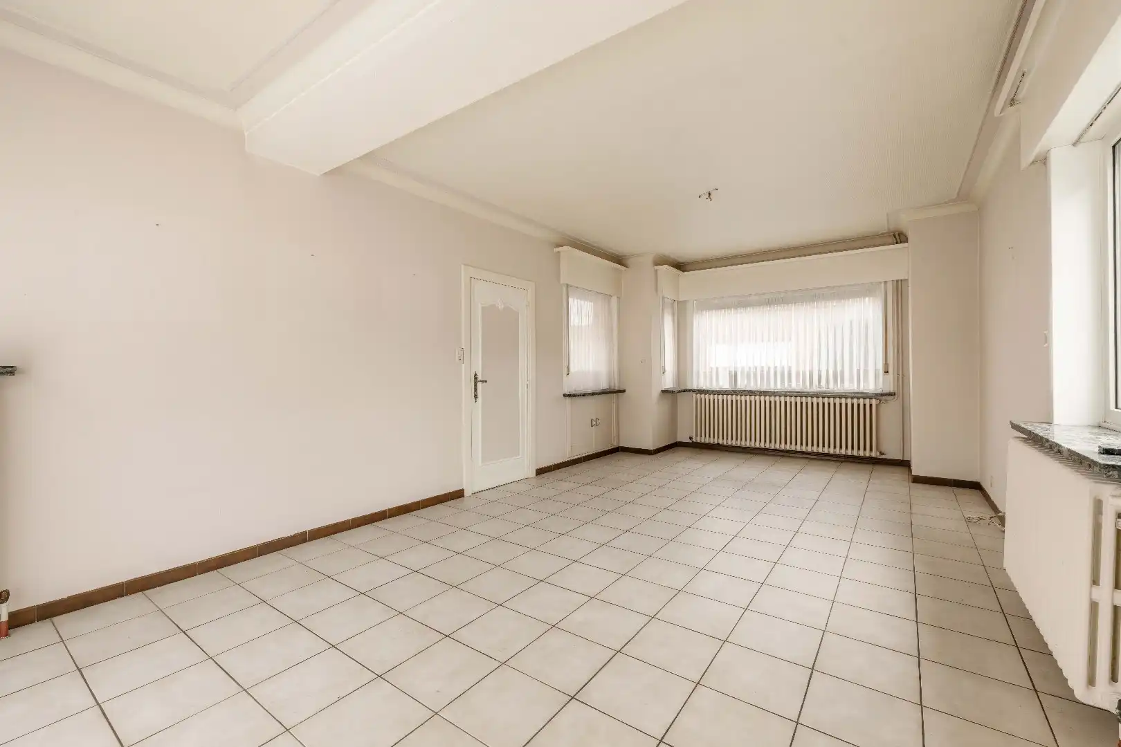 VERRASSEND RUIME WONING VLAKBIJ CENTRUM PITTEM foto 6