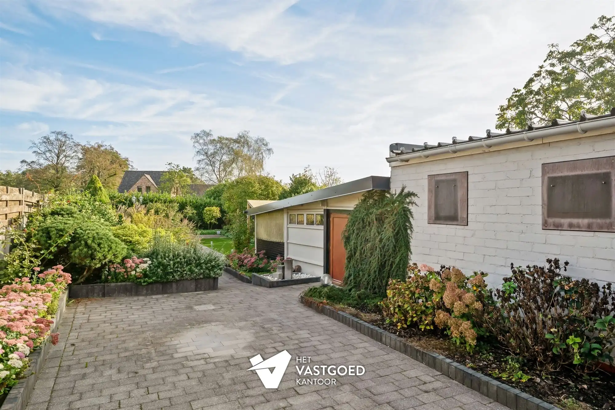 INSTAPKLARE WONING MET LEUKE TUIN EN GARAGE foto 29