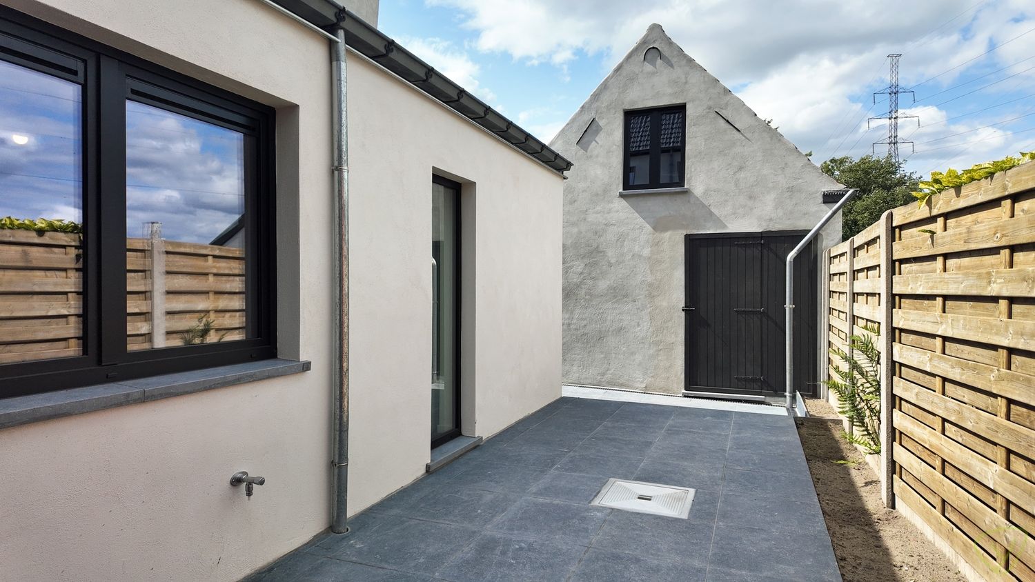 Kwaliteitsvol gerenoveerde en zeer energiezuinige woning vlakbij Veldekensbrug! foto 17