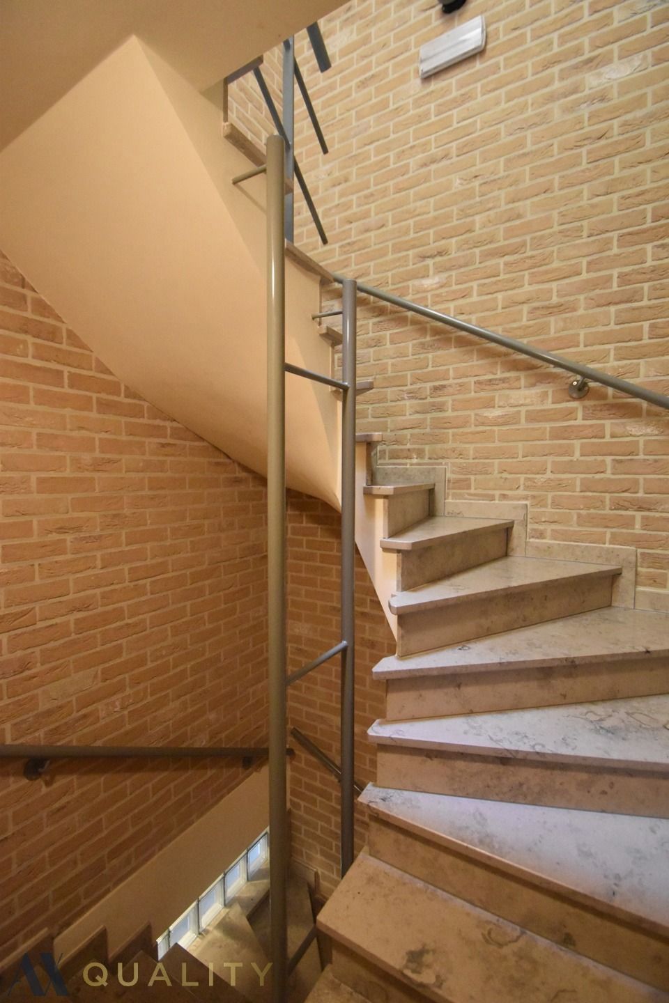 Modern, bemeubeld 1 slpk. appartement met ruim terras en mog. tot huren van een  garage aan 60 €/mnd foto 15