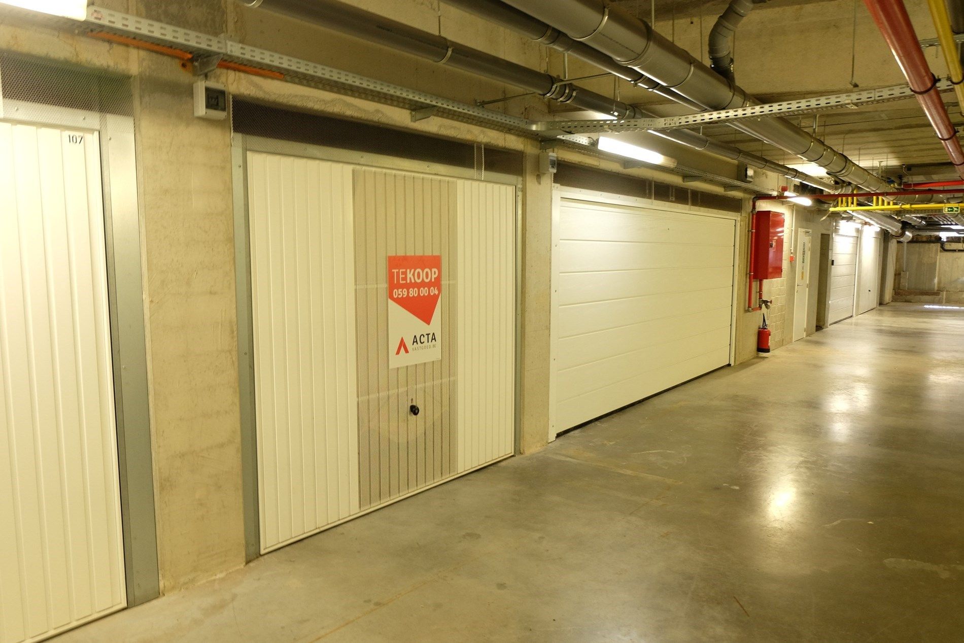 Ruime garagebox in recent gebouw te Mariakerke foto 5