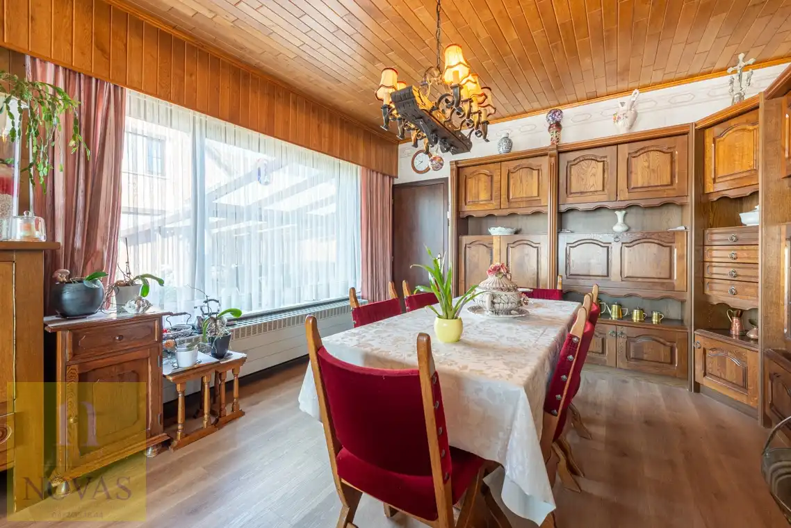 Landelijk gelegen woning op een perceel van 15 are, 23m straatbreedte foto 14