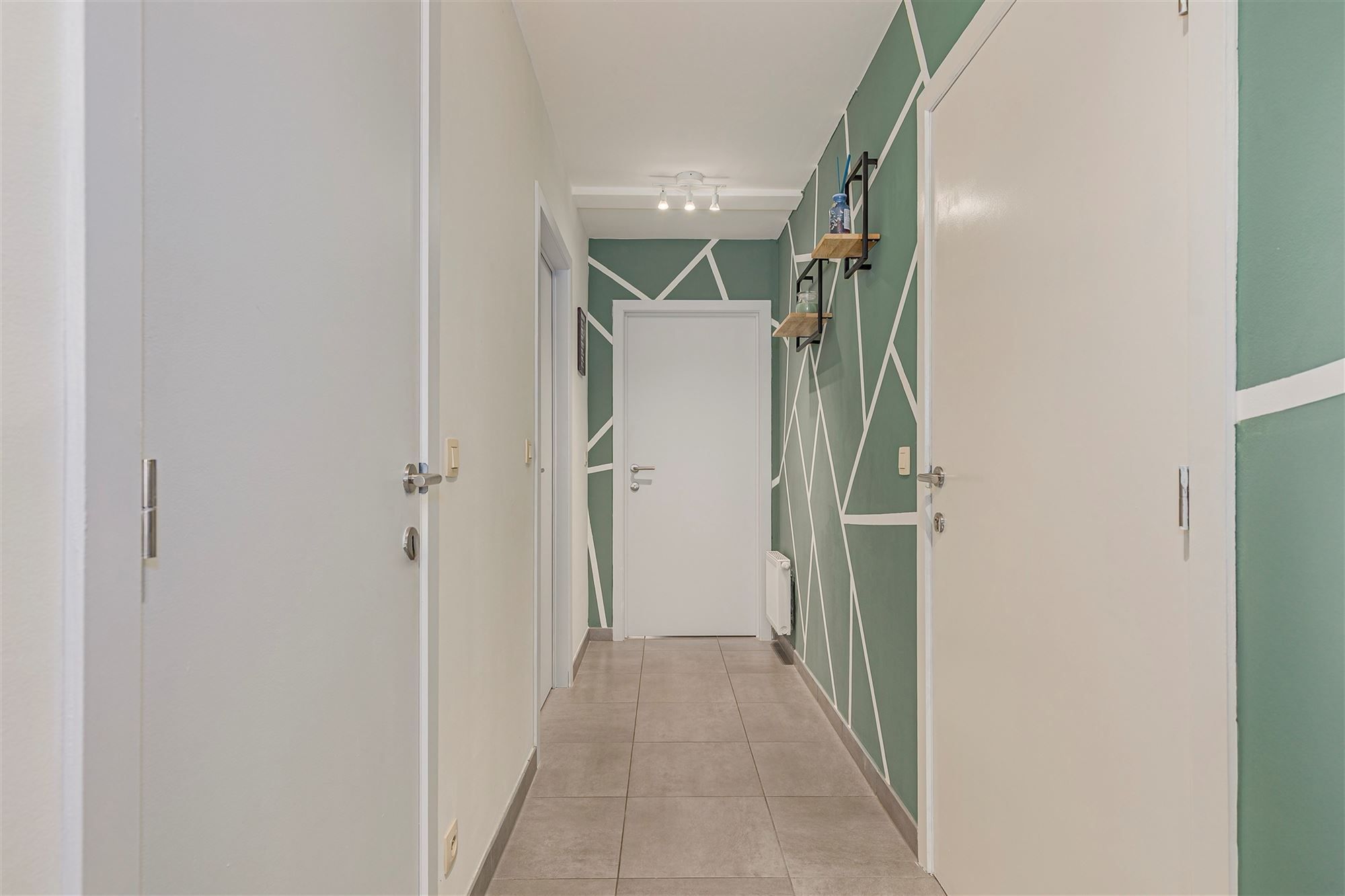 Lichtrijk appartement met 2 slpk, een tuin en garagebox in Bazel foto 8